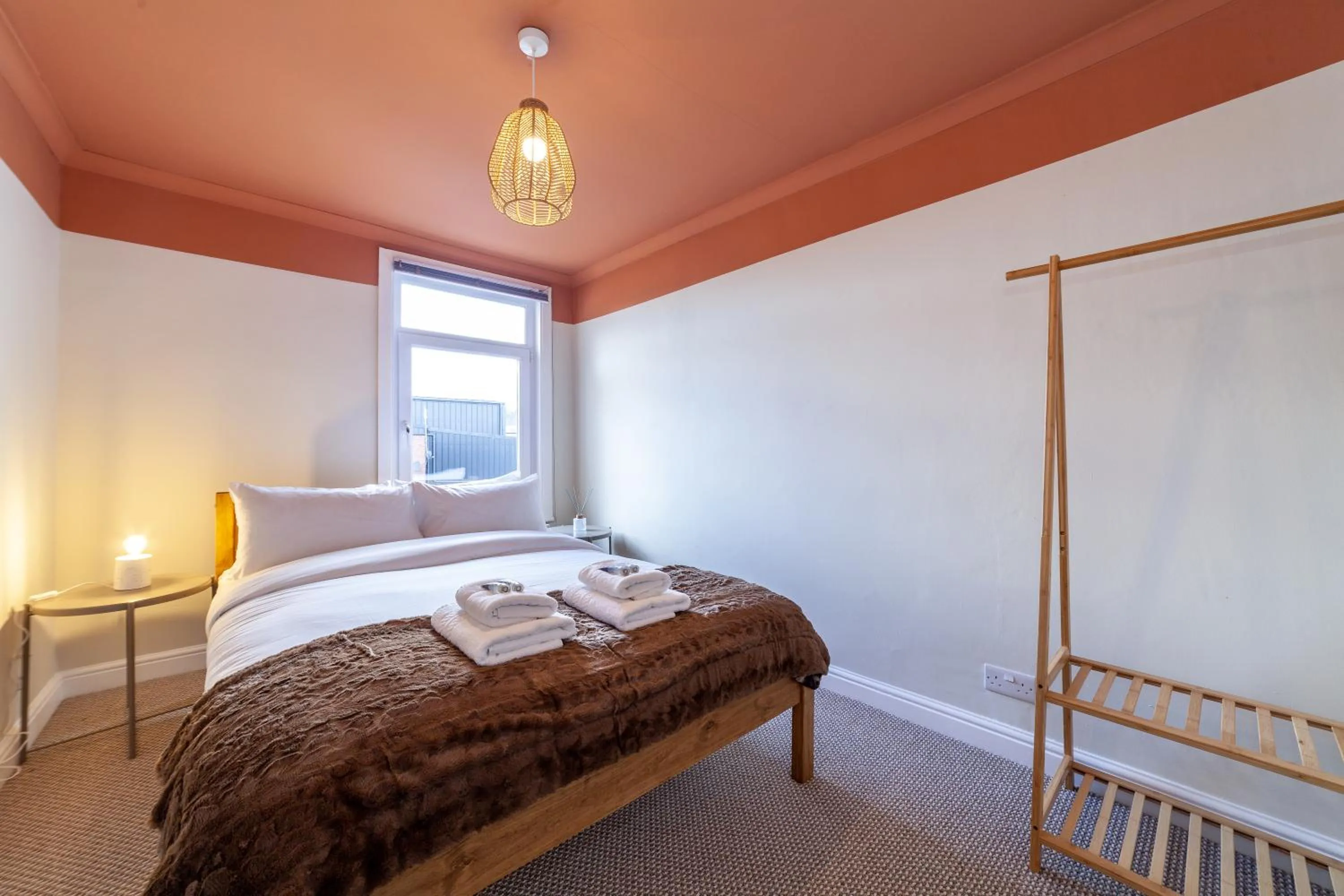 Bed in Tranquil 5BR house with garden & terrace, SE London