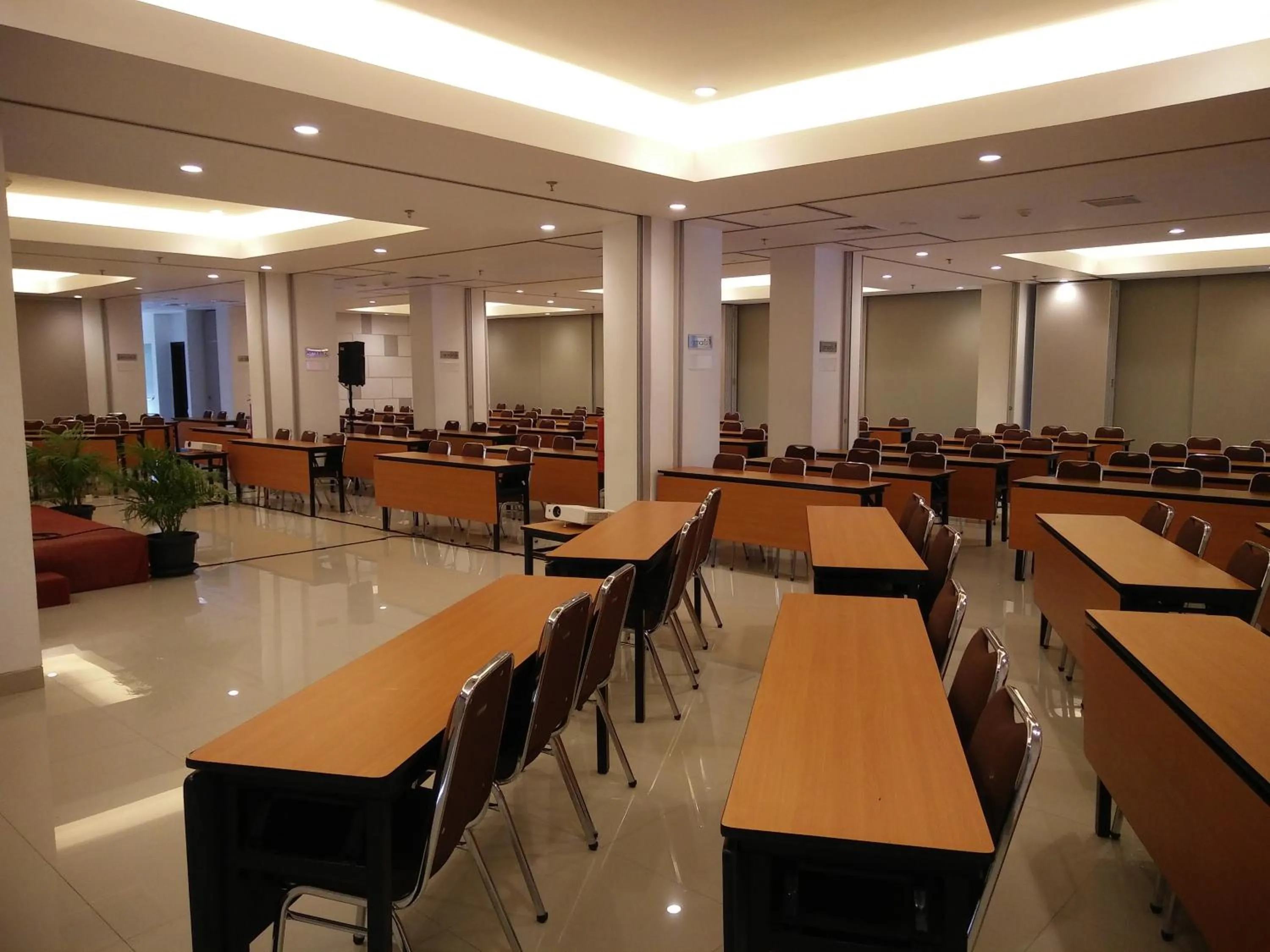 Meeting/conference room in Amaris Hotel Citra Raya – Tangerang