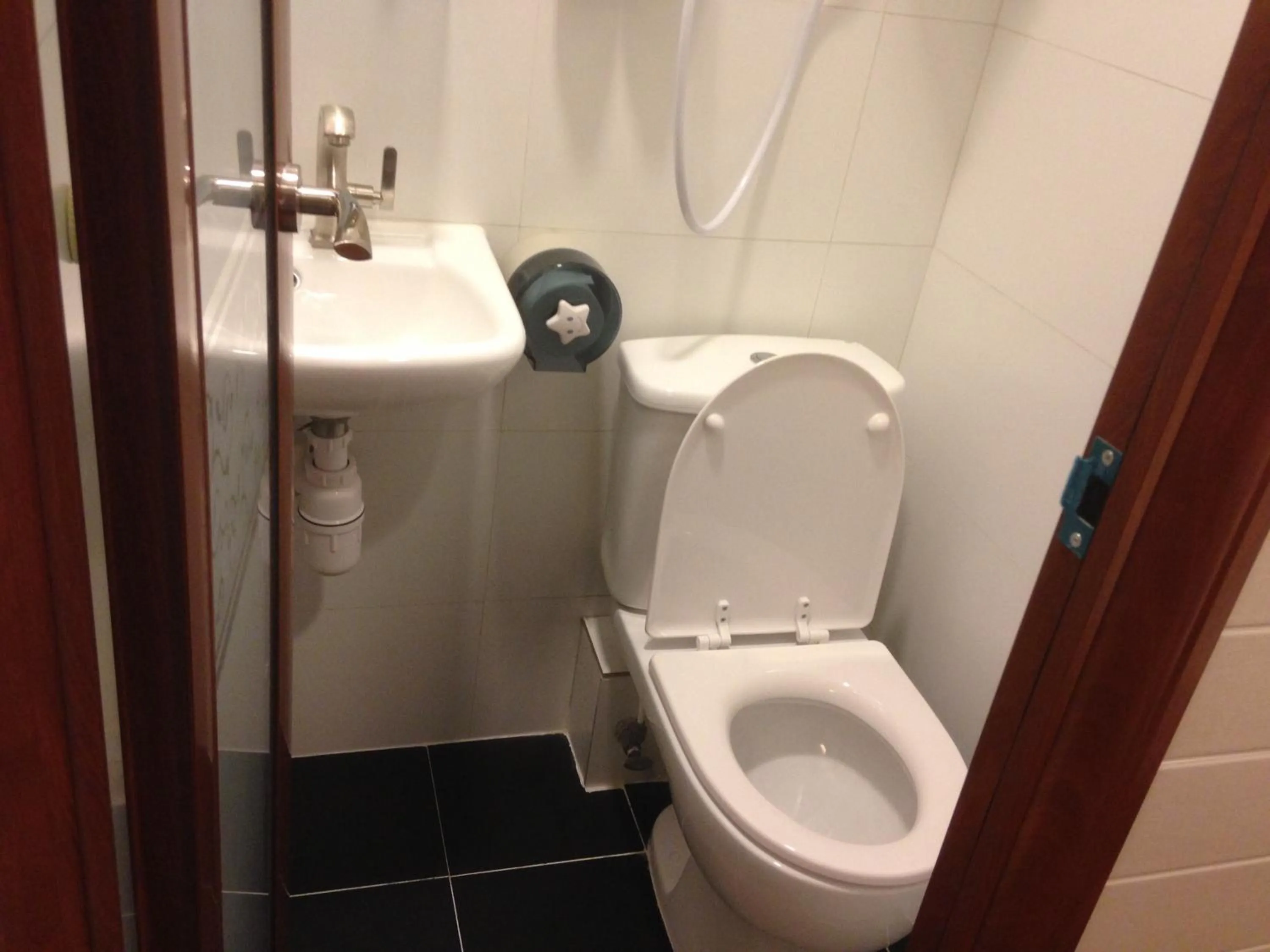 Photo of the whole room in Hk Peace Guest House