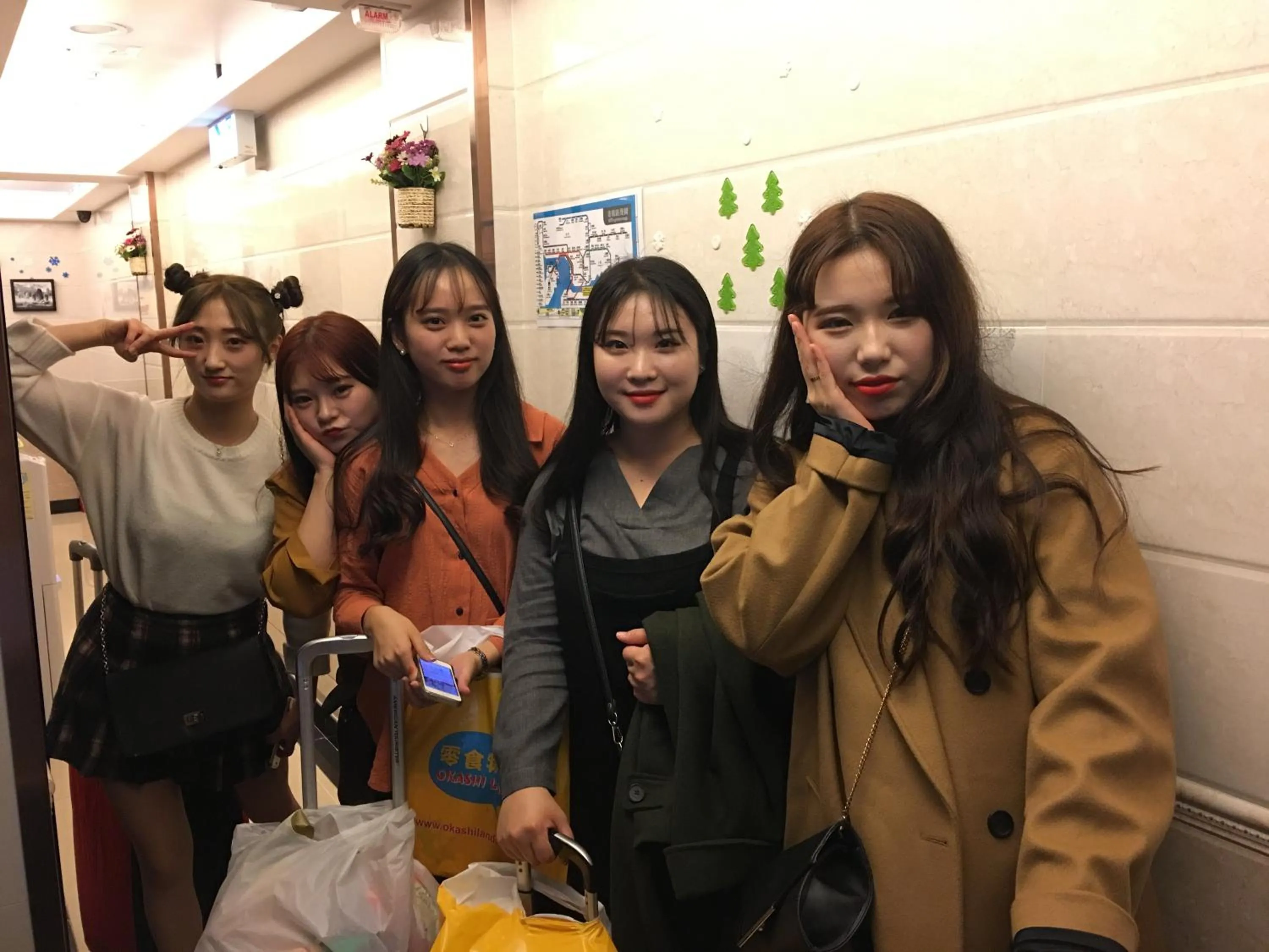 Library in Hk Peace Guest House