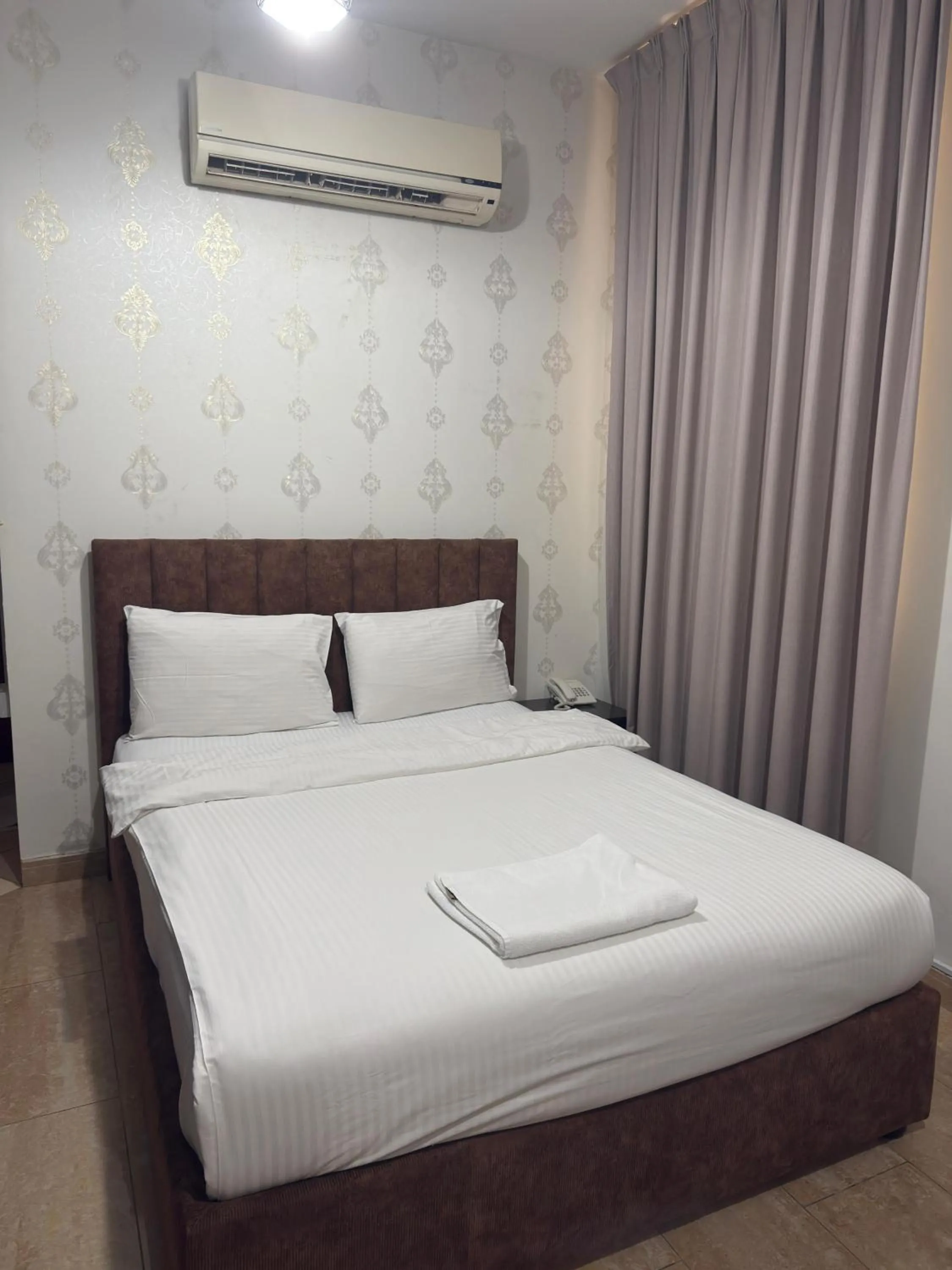 Bed in Al zain hotel apartment