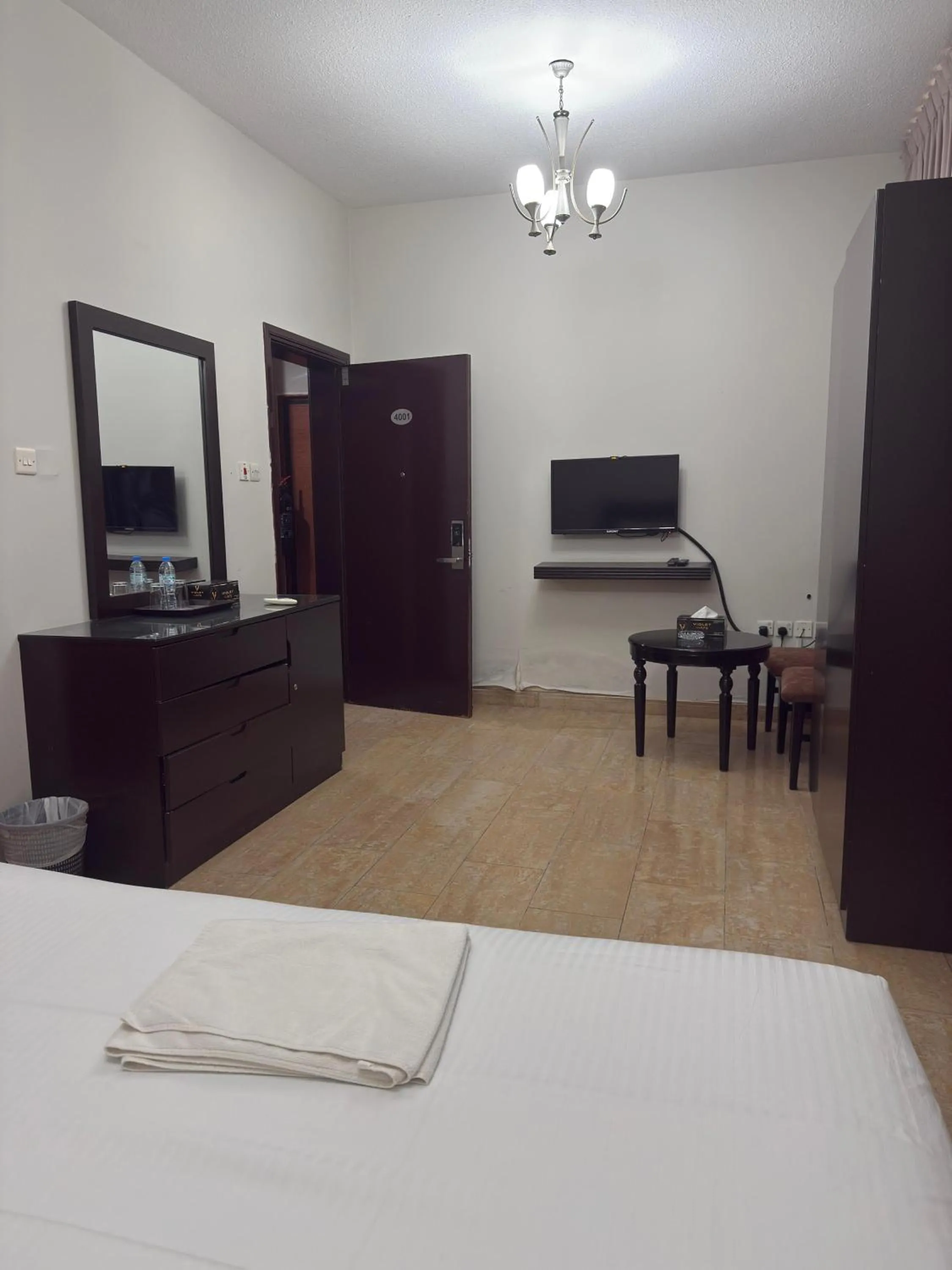 Bed in Al zain hotel apartment