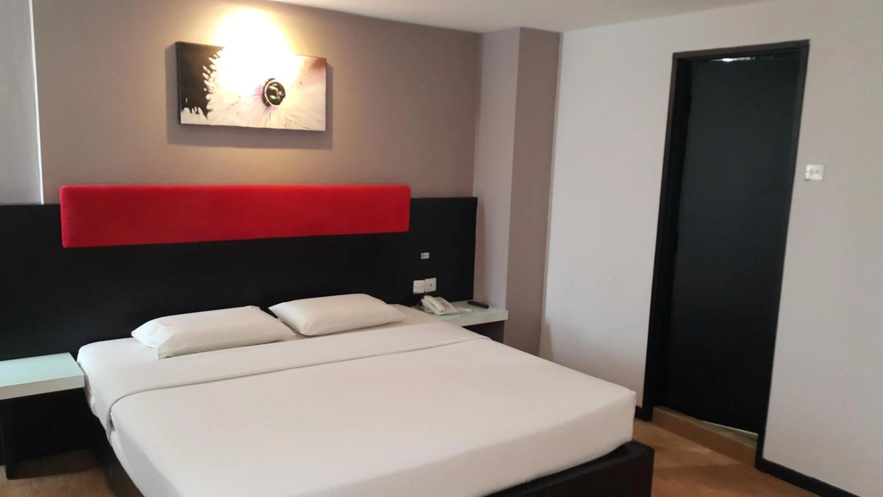 Bed in Red Rock Hotel Penang