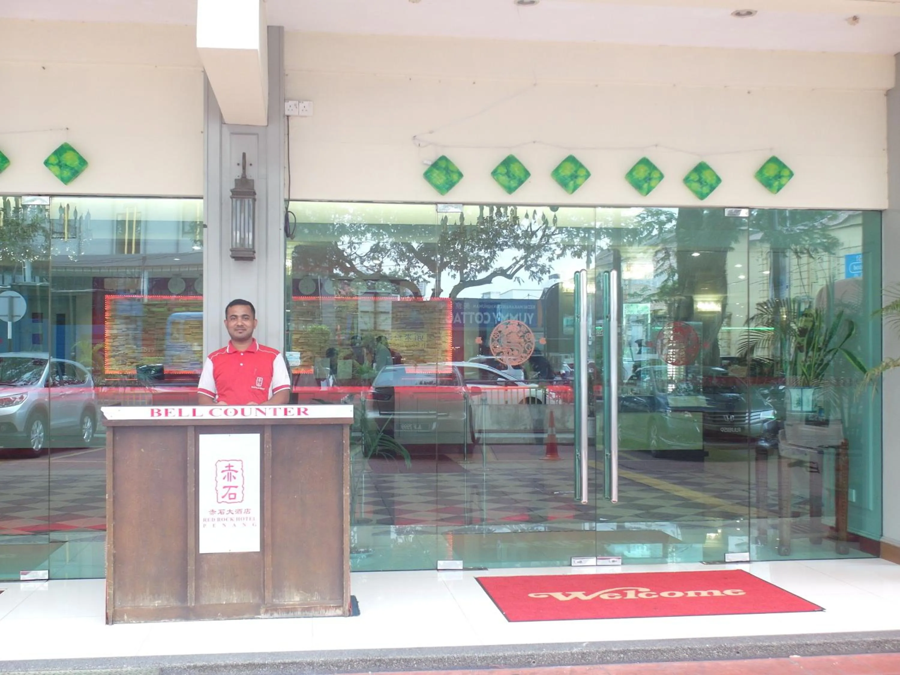 Facade/entrance in Red Rock Hotel Penang