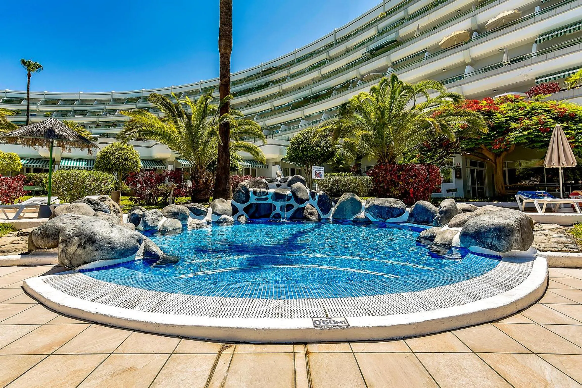 Swimming pool in Apartamento Altamira