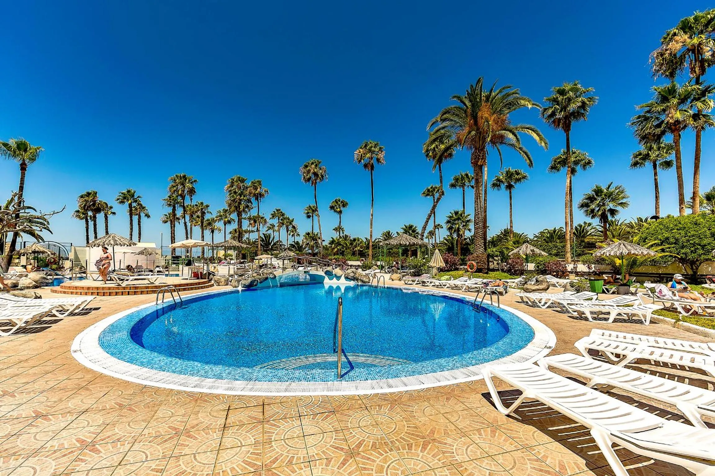 Swimming pool in Apartamento Altamira