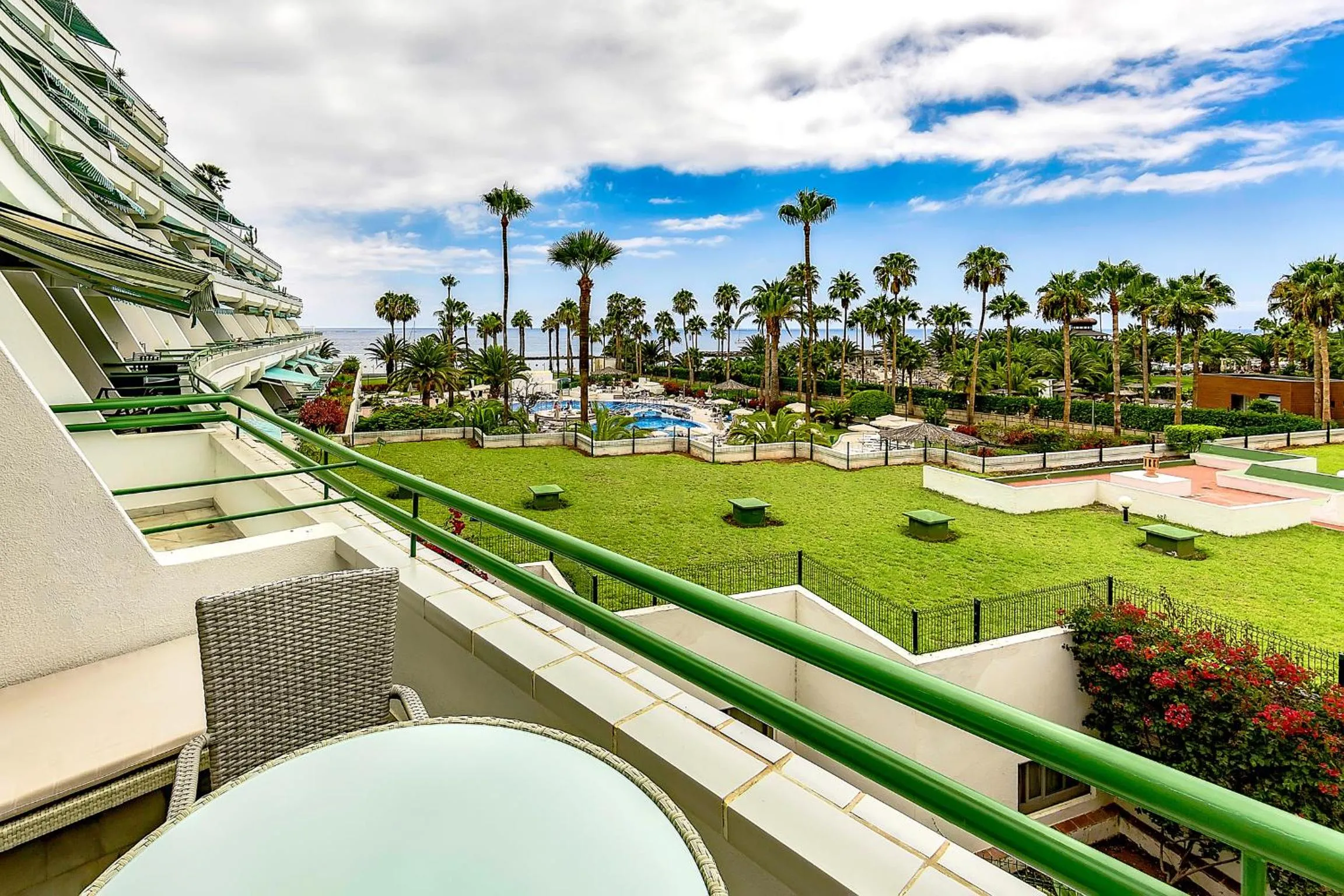 Pool view in Apartamento Altamira