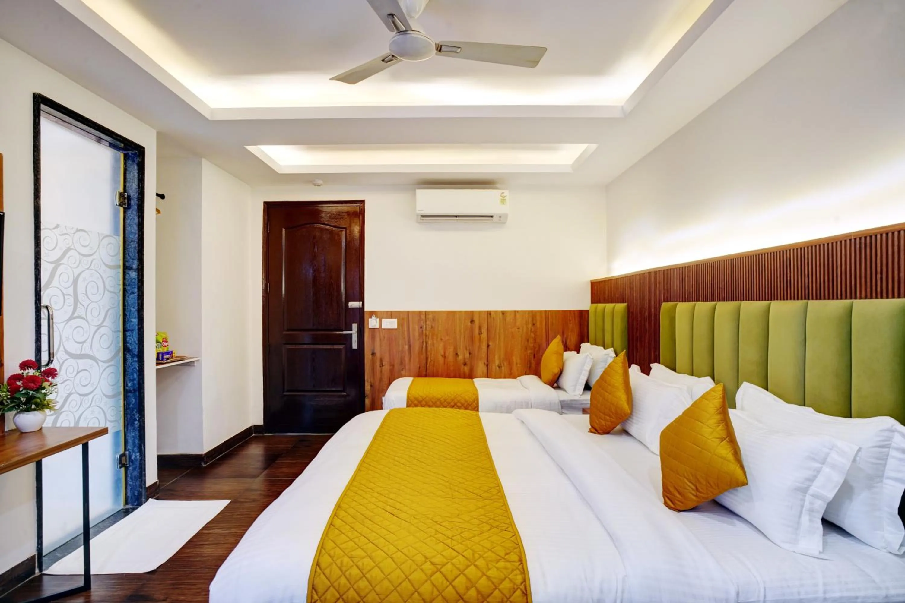 Bed in Hotel Cabana 5 Mins Walking Distance From NDLS Station