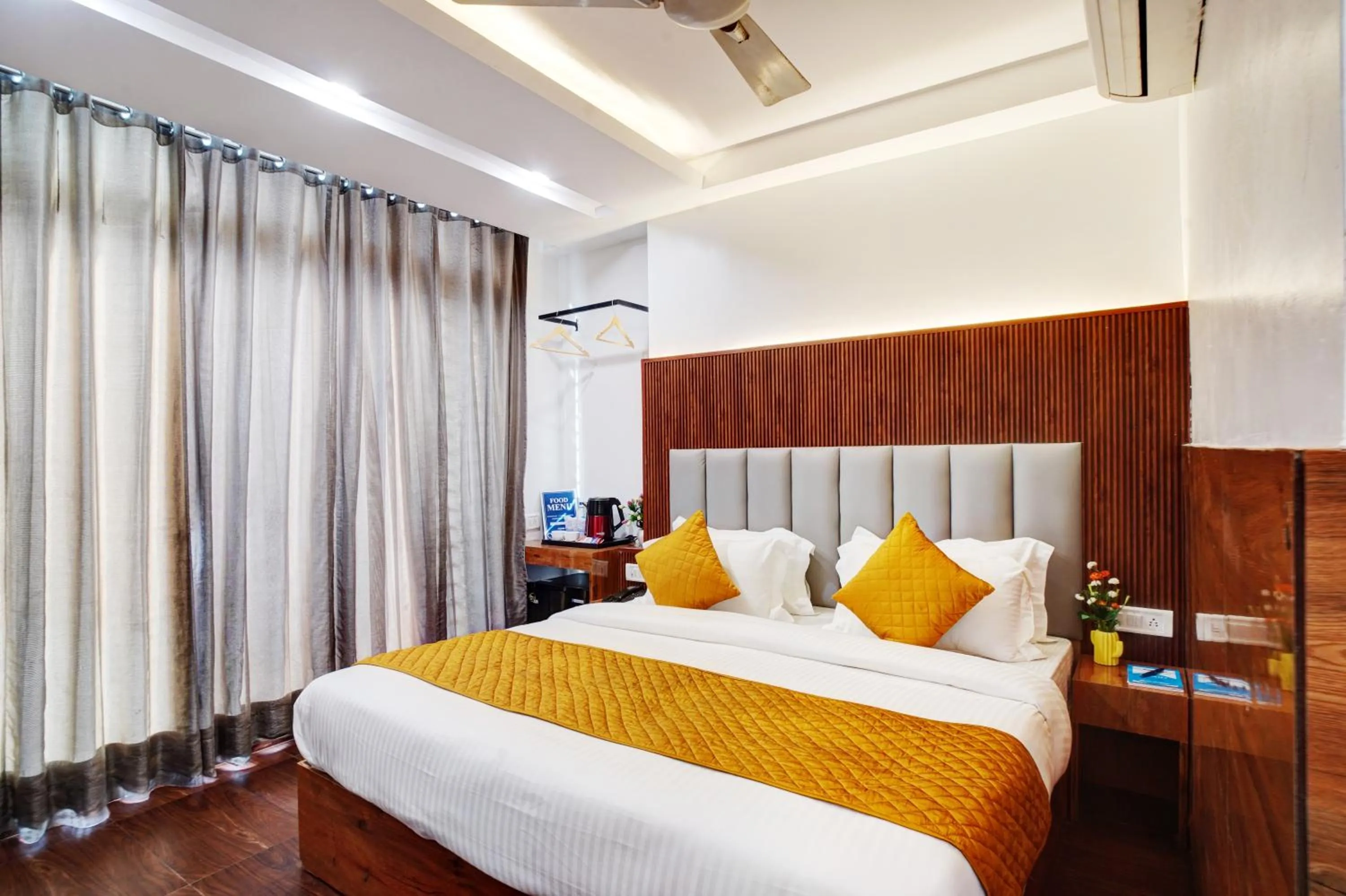 Bed in Hotel Cabana 5 Mins Walking Distance From NDLS Station