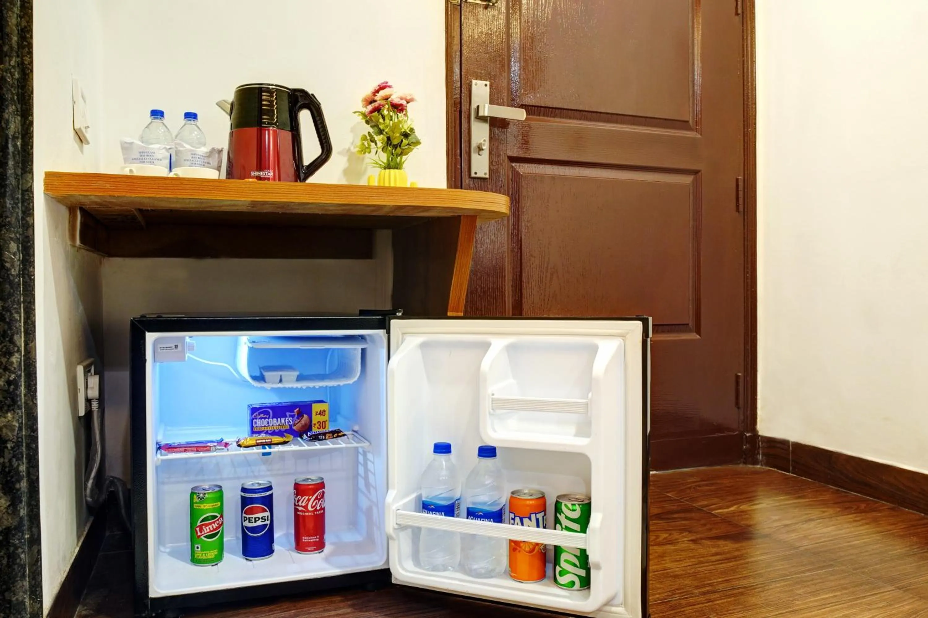 Food and drinks in Hotel Cabana 5 Mins Walking Distance From NDLS Station