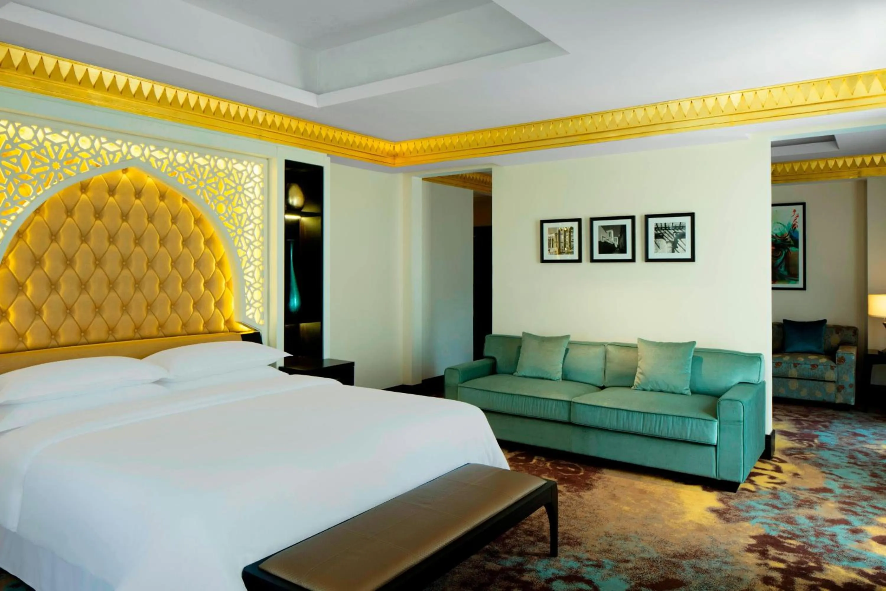 Bedroom, Bed in Sheraton Sharjah Beach Resort and Spa