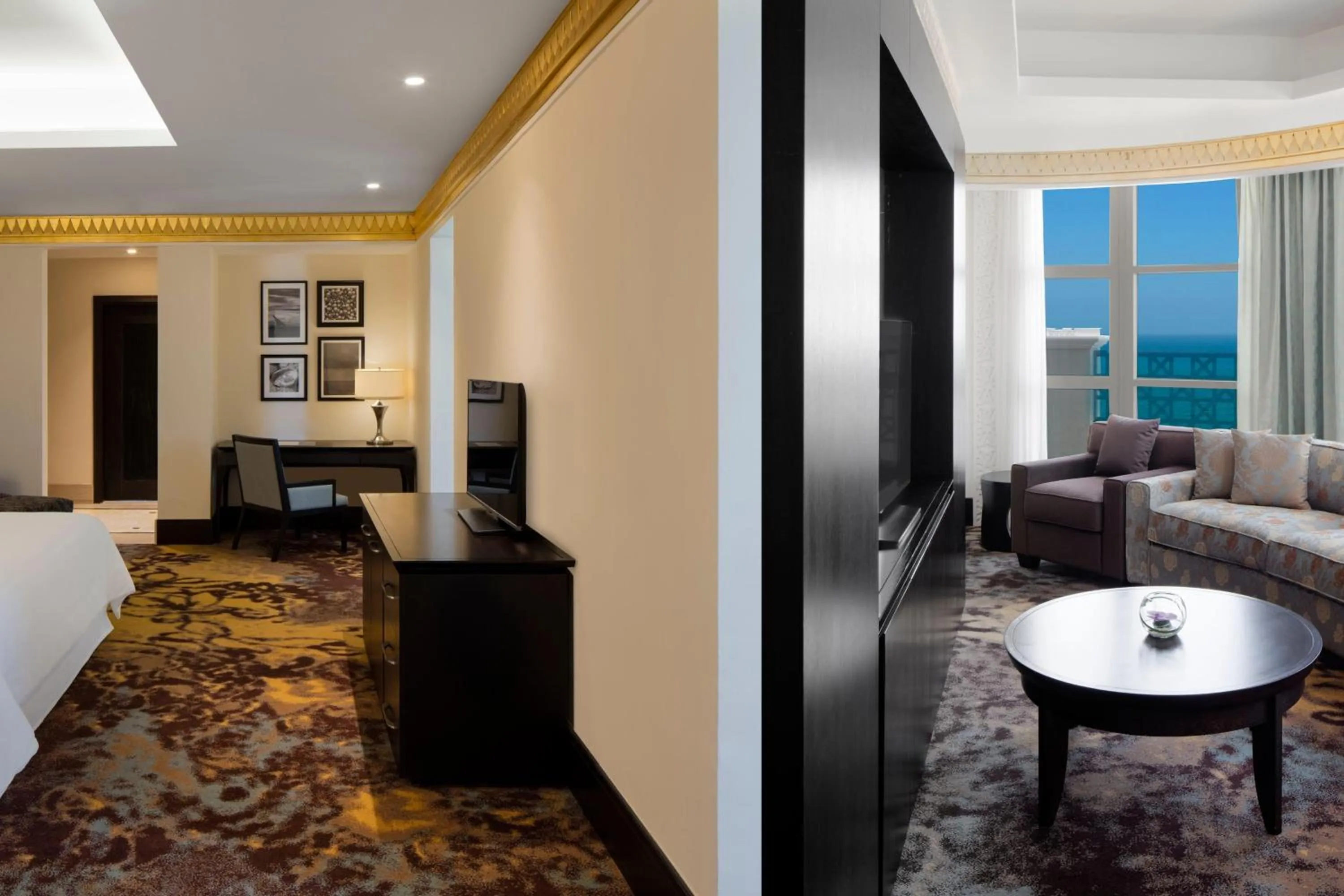 Bedroom, Bed in Sheraton Sharjah Beach Resort and Spa