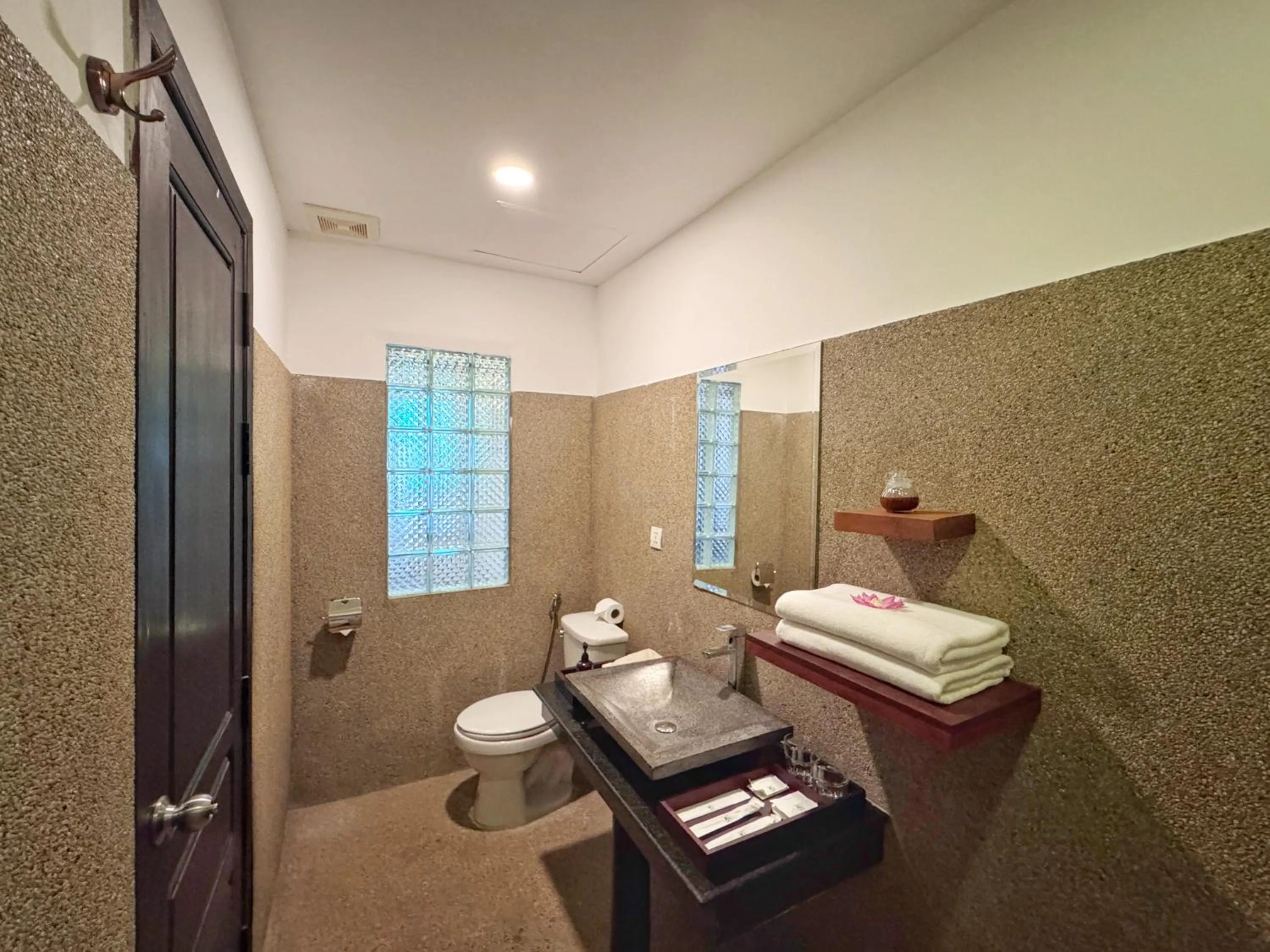 Shower in The Bliss Angkor