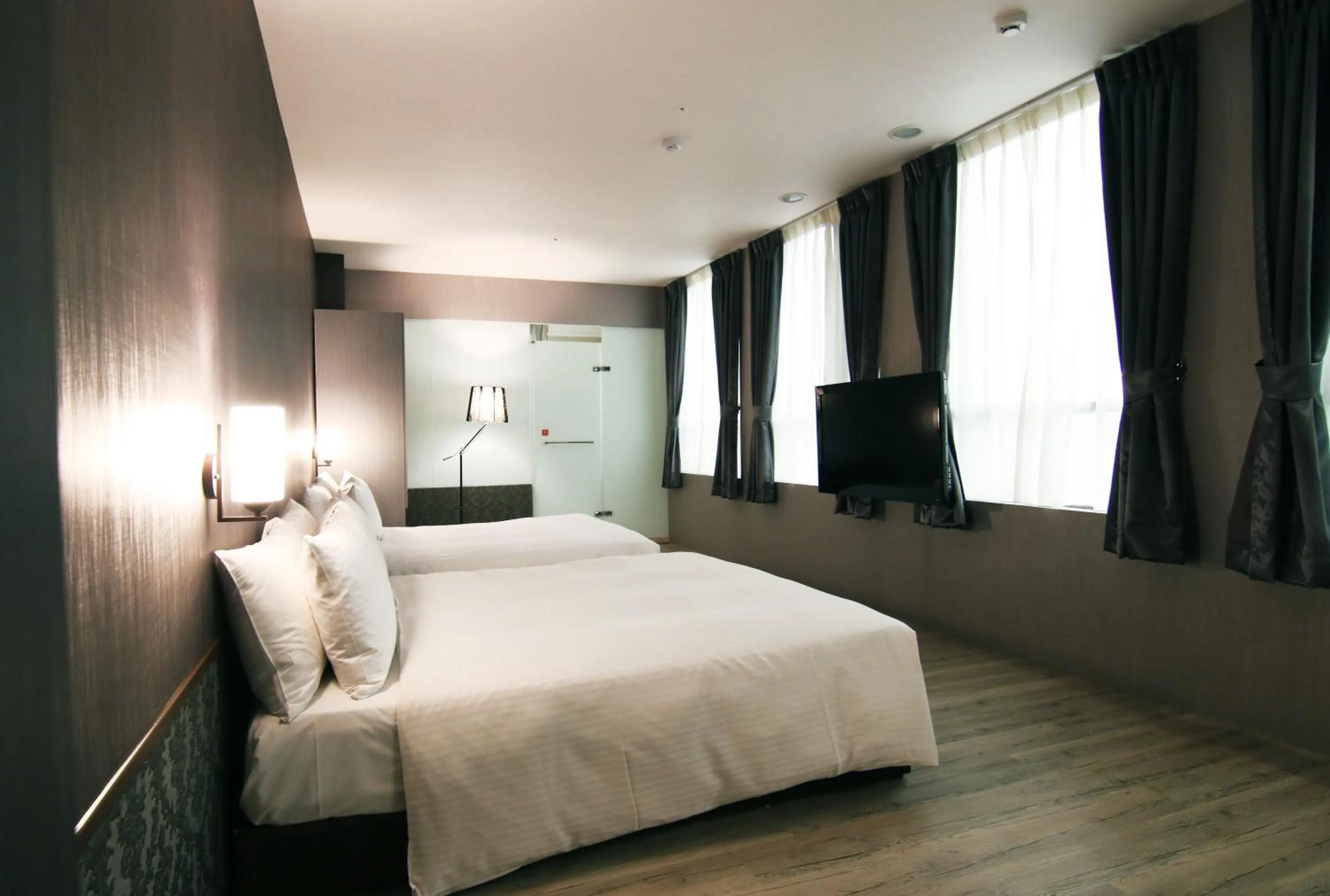 Photo of the whole room, Bed in LIHO Hotel Hankou