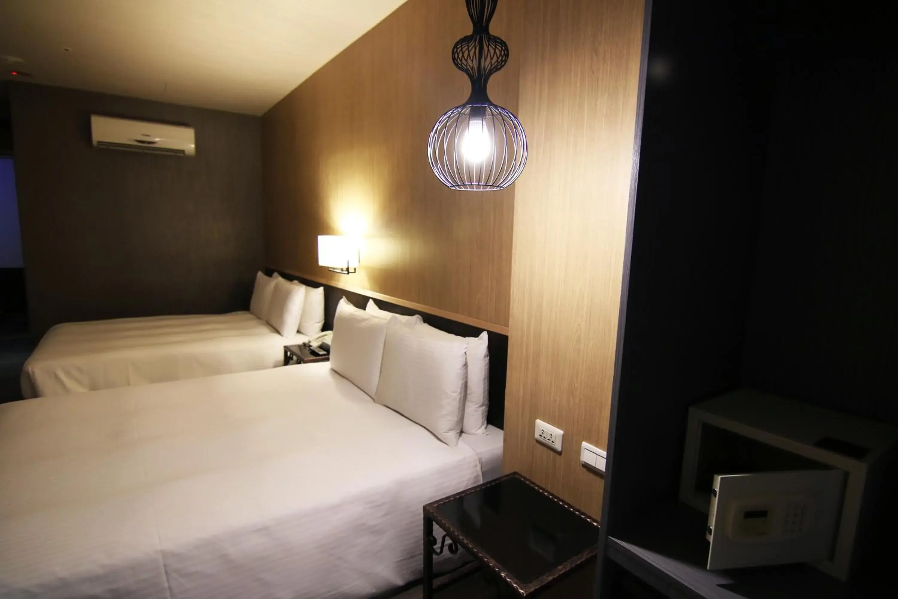 Decorative detail, Bed in LIHO Hotel Hankou Decorative detail, Bed in LIHO Hotel Hankou