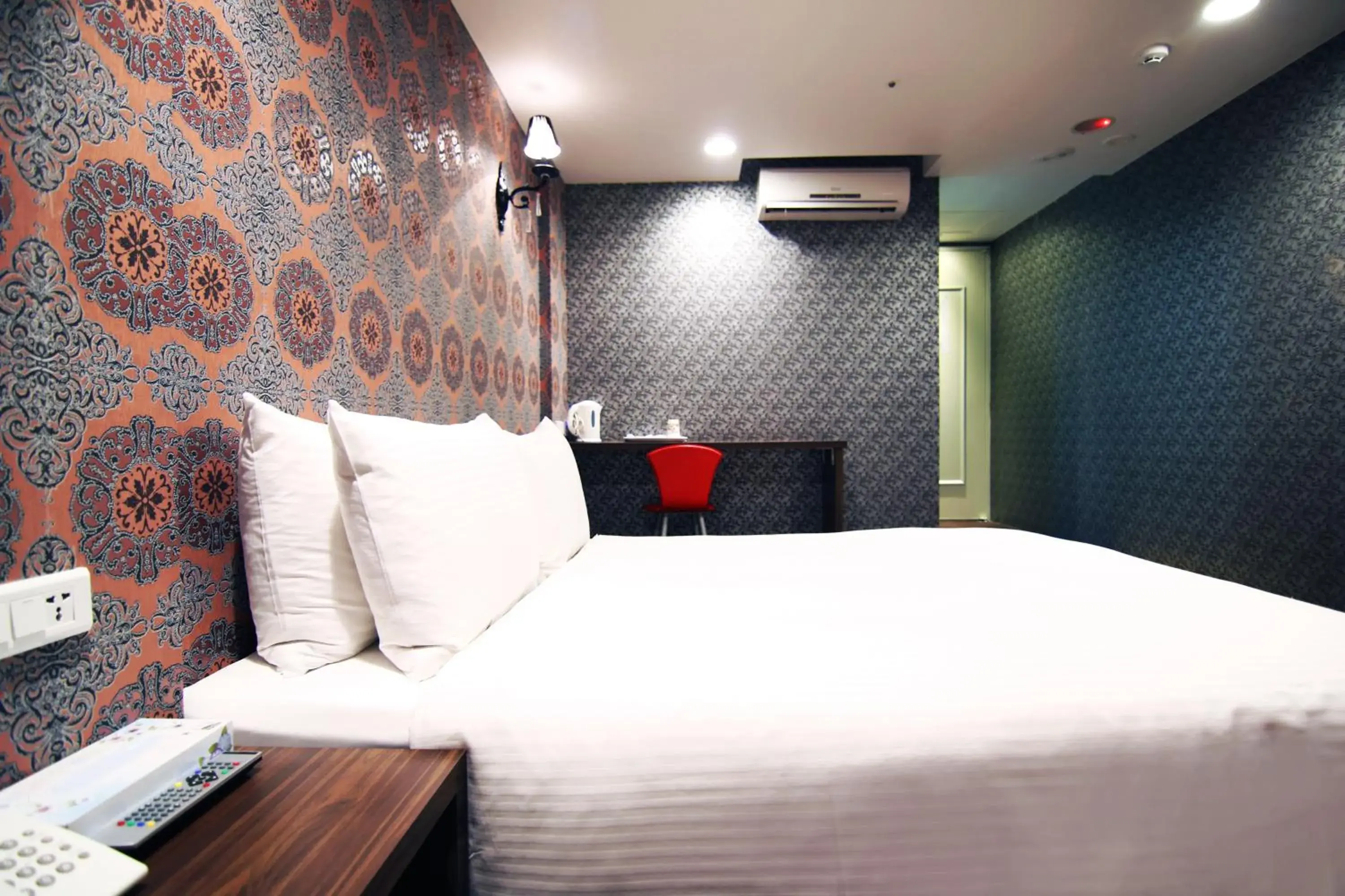 Photo of the whole room, Bed in LIHO Hotel Hankou Photo of the whole room, Bed in LIHO Hotel Hankou