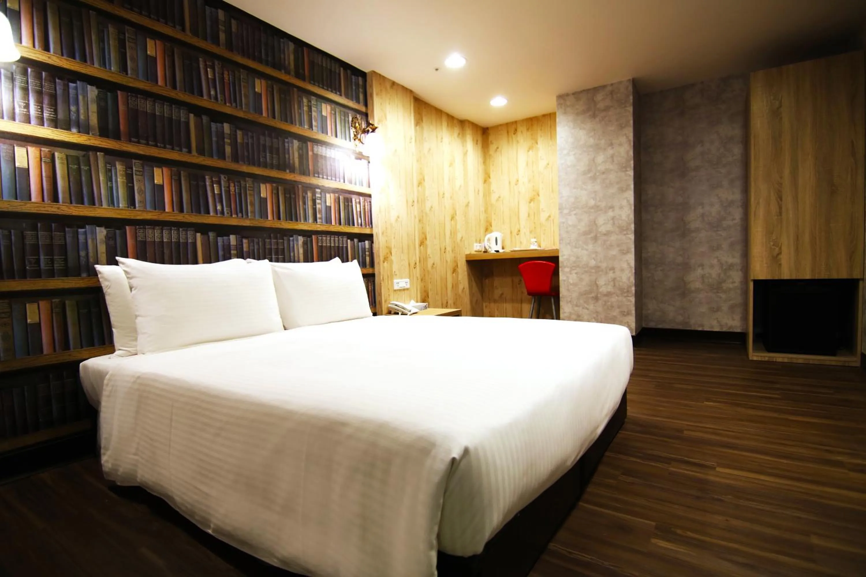 Photo of the whole room, Bed in LIHO Hotel Hankou