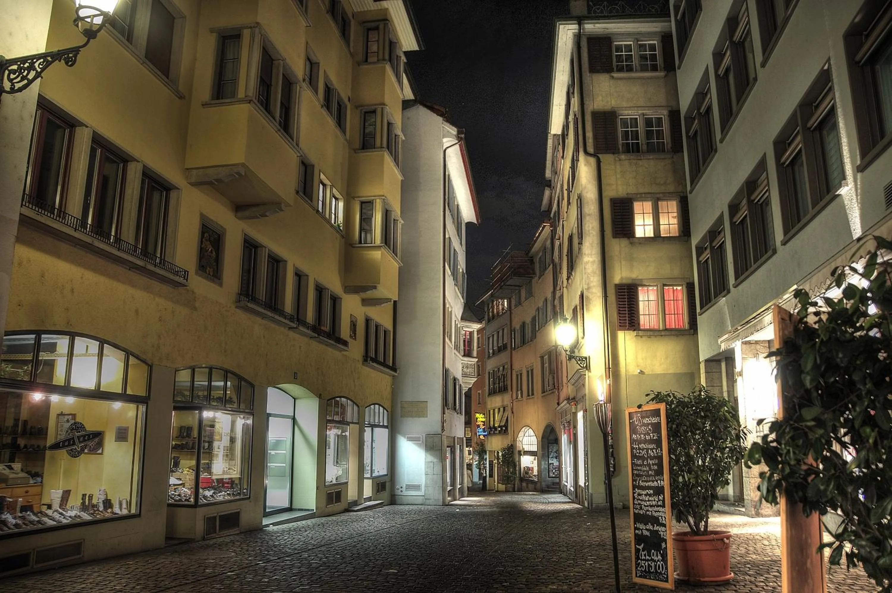Facade/entrance in Zürich Niederdorf - Grossmünster