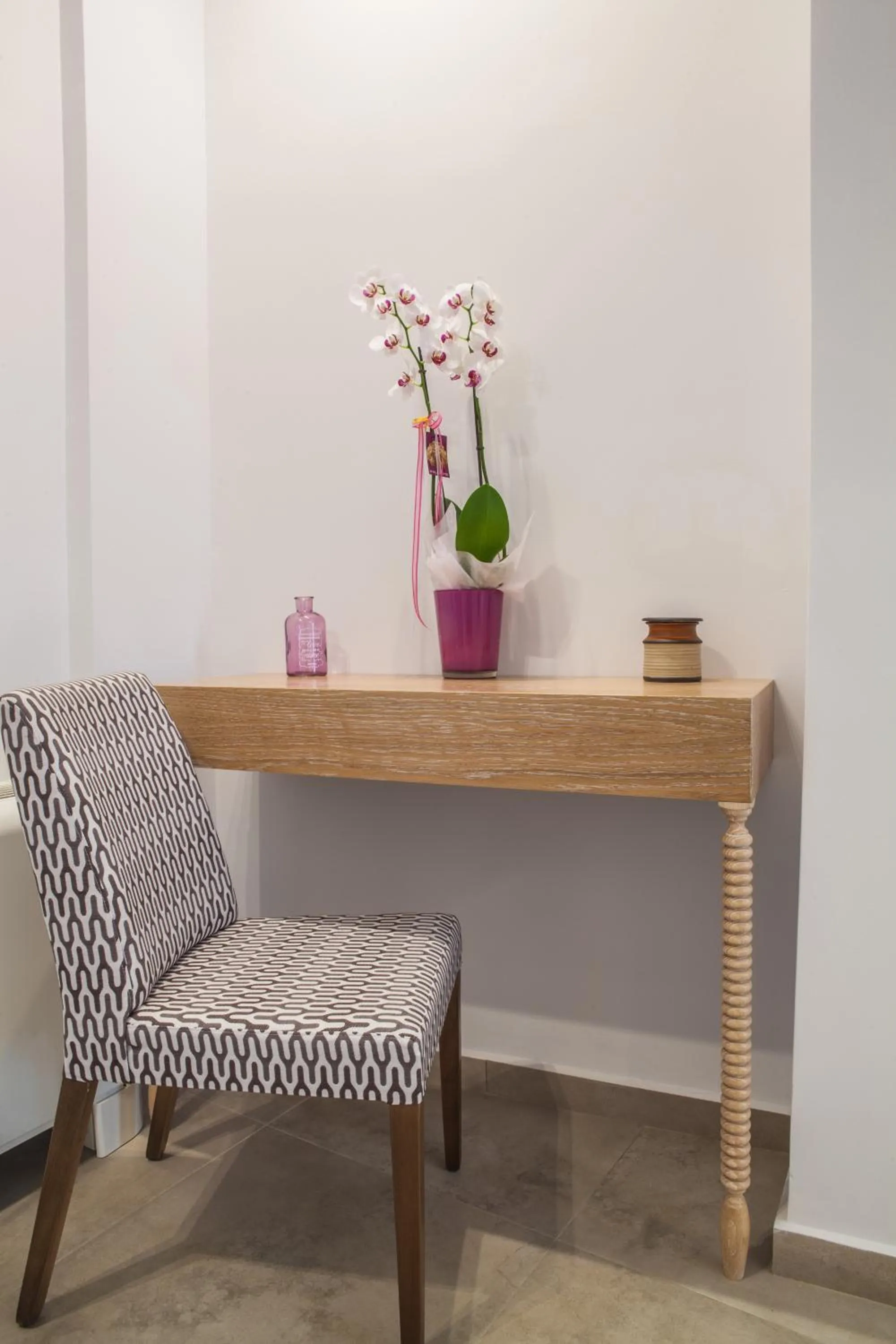 Decorative detail in Anemos Rooms & Apartments