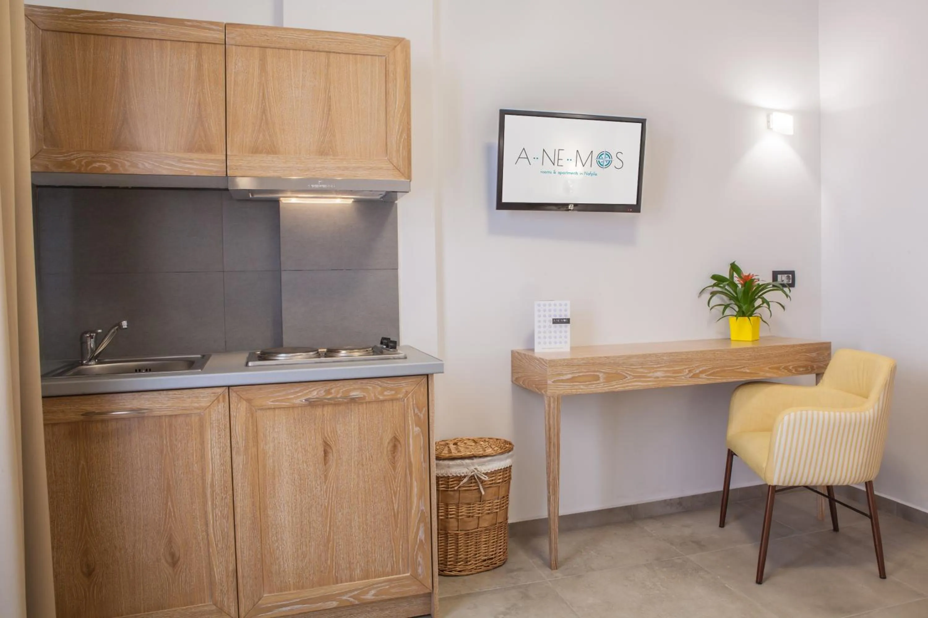 Coffee/tea facilities in Anemos Rooms & Apartments