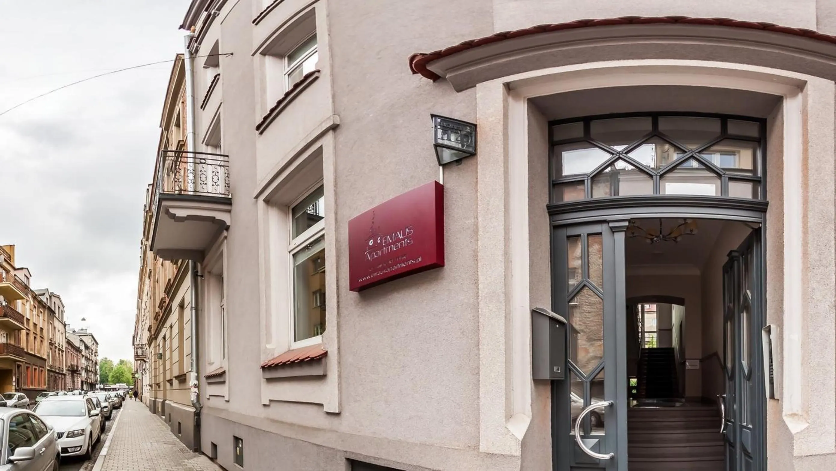 Facade/entrance in Emaus Apartments