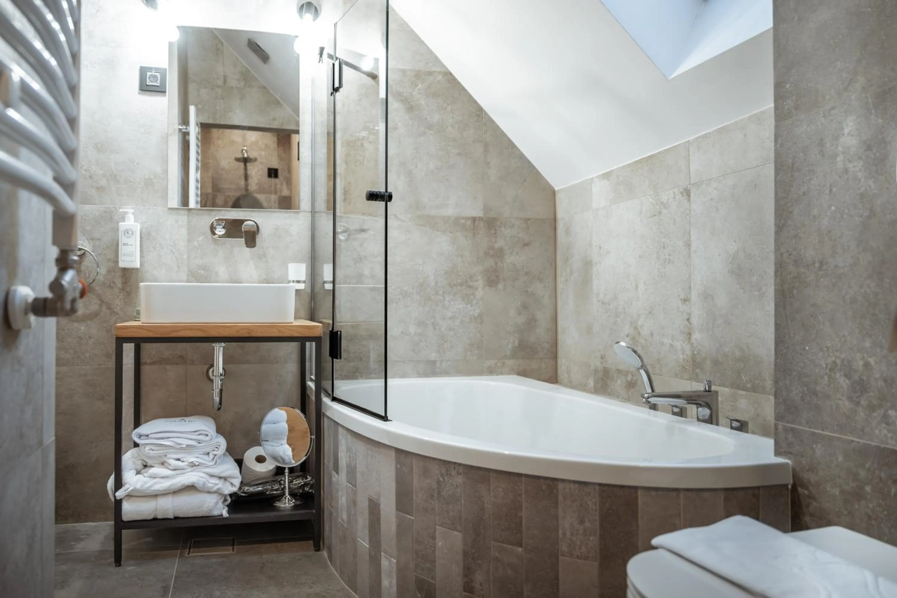 Bath in Angelina Apart&Spa