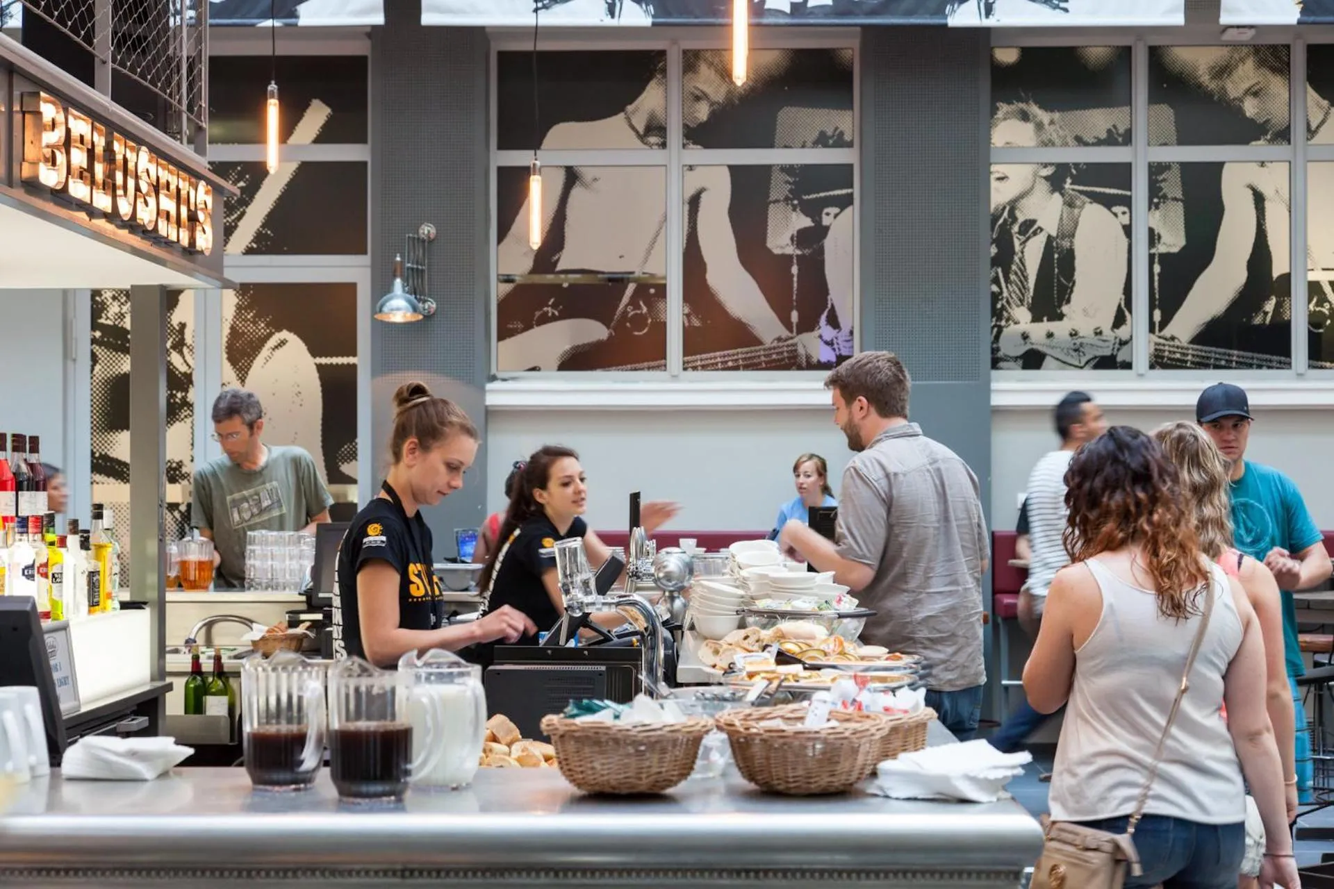 Food in St Christopher's Inn Budget Hotel Paris - Gare du Nord