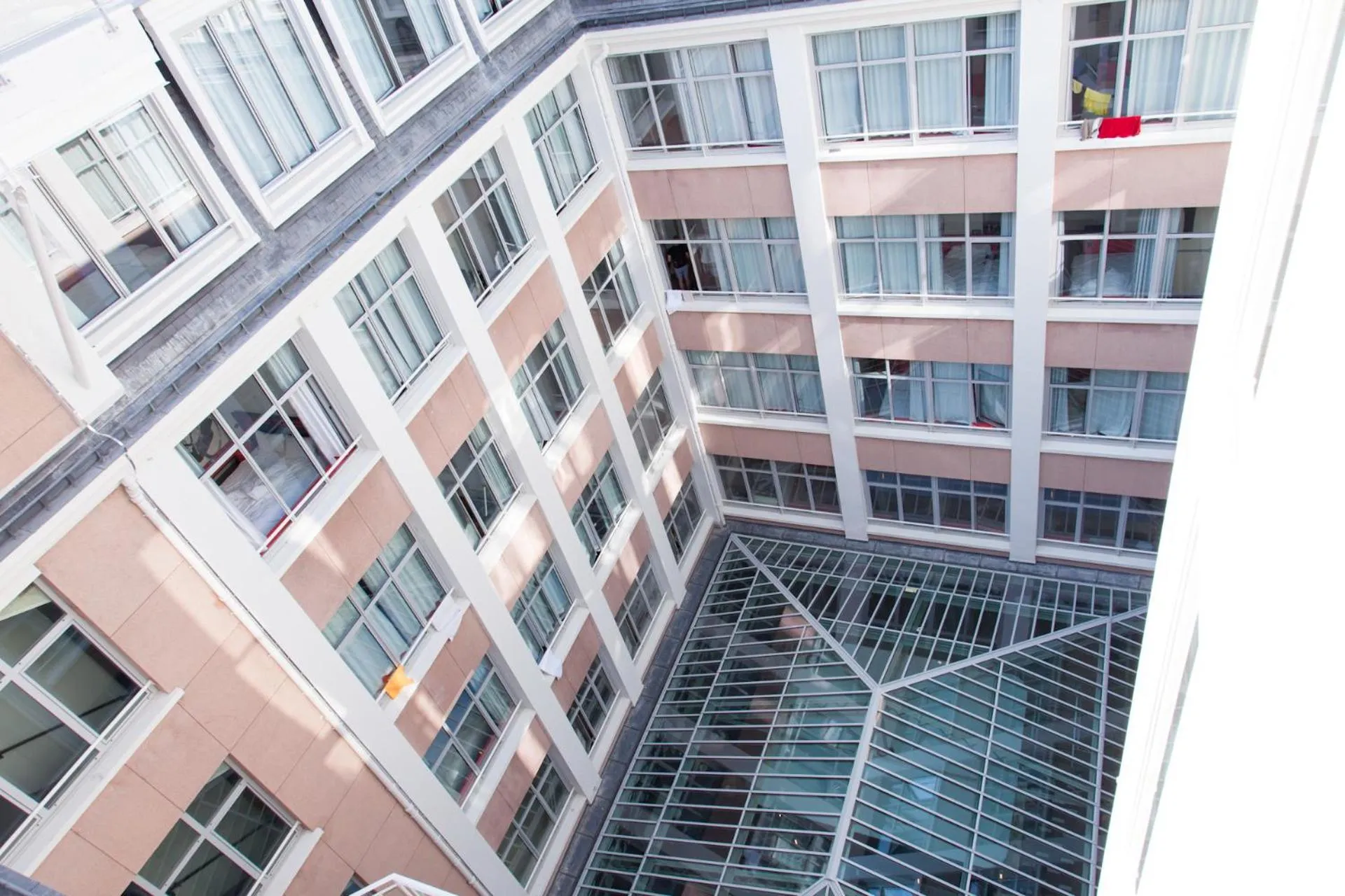 Day in St Christopher's Inn Budget Hotel Paris - Gare du Nord