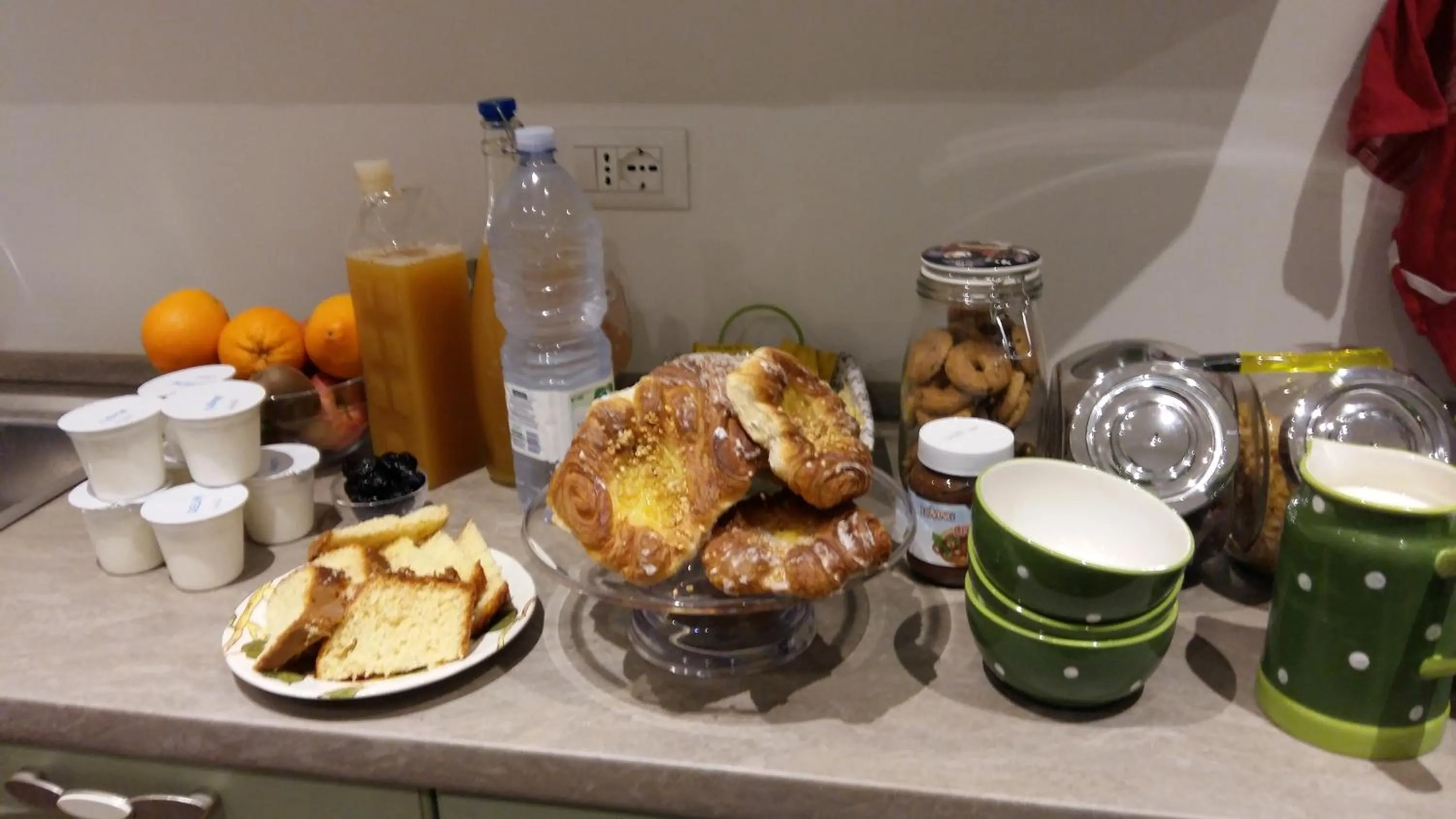 Buffet breakfast in Le Scalette Al Vaticano B&B