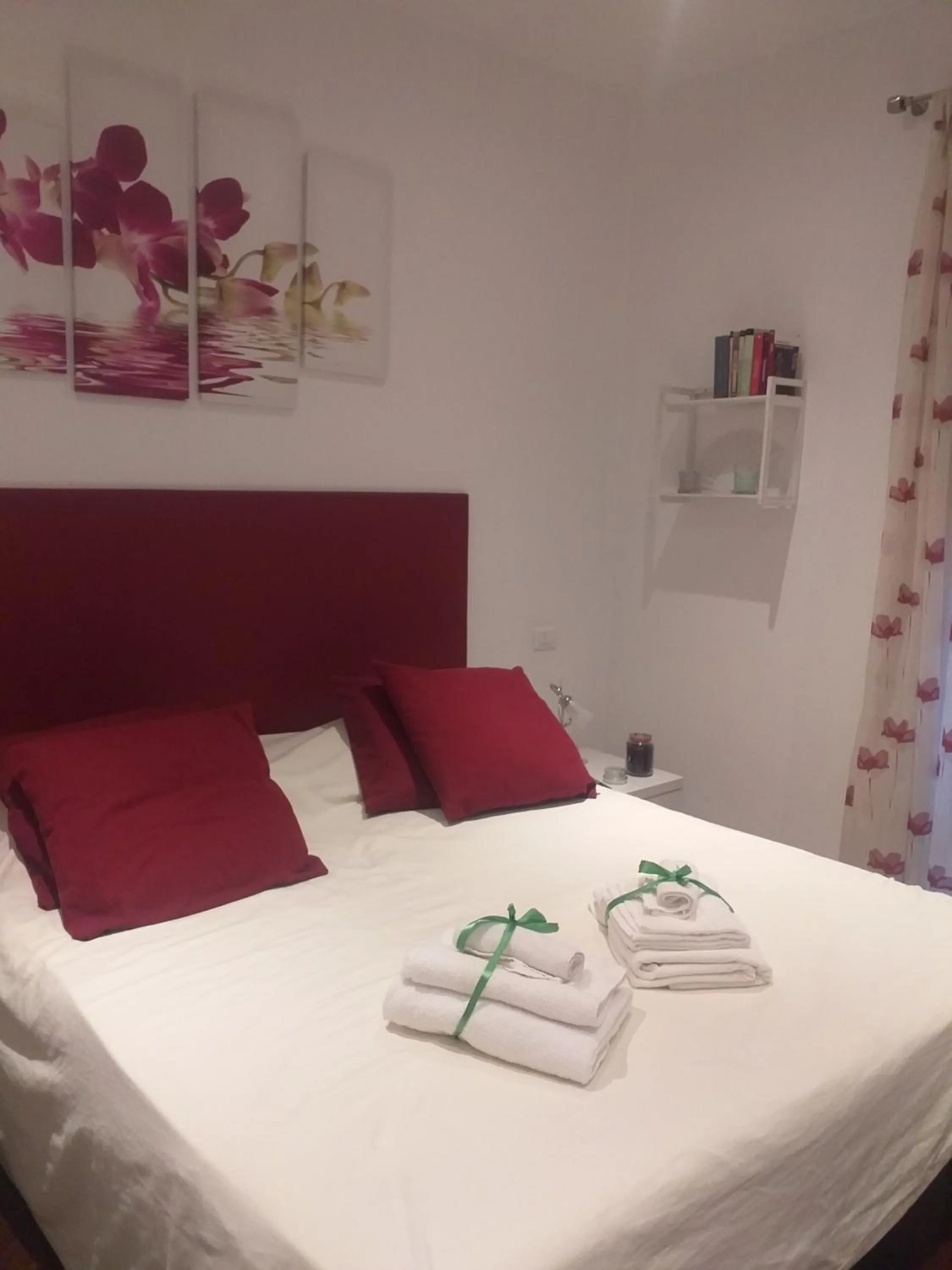 Bedroom, Bed in Le Scalette Al Vaticano B&B