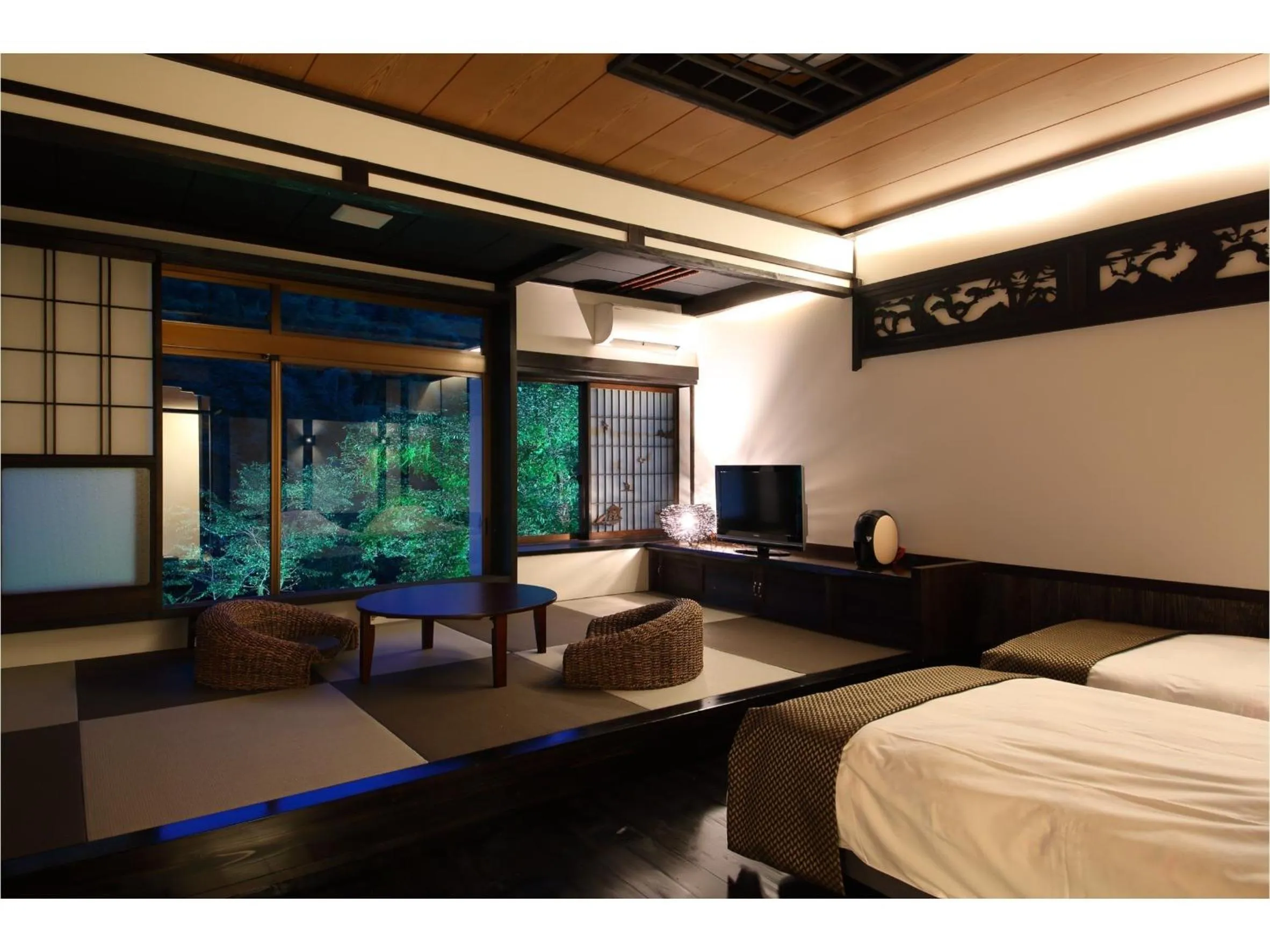 Seating area, Bed in Kakureisen