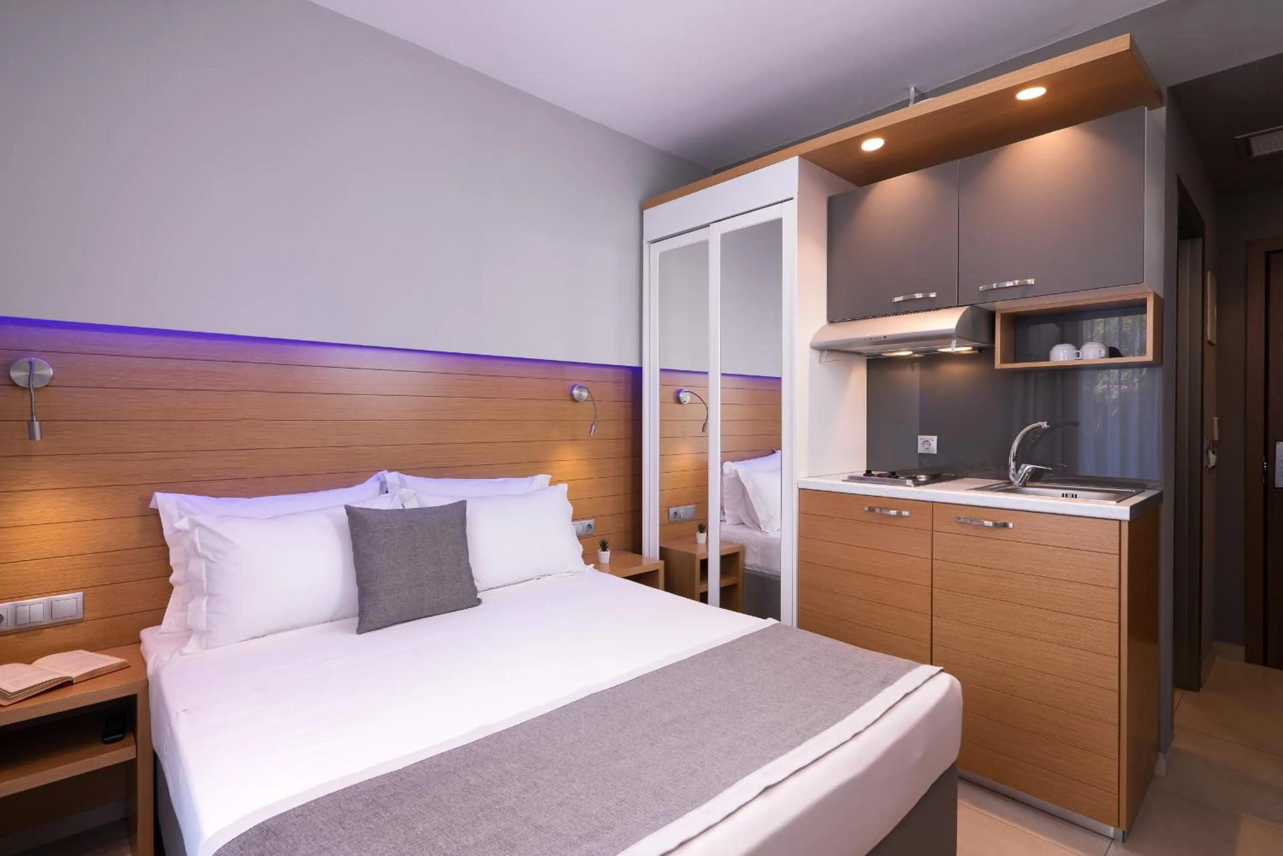 Bed in SKS Luxury Suites & Rooms