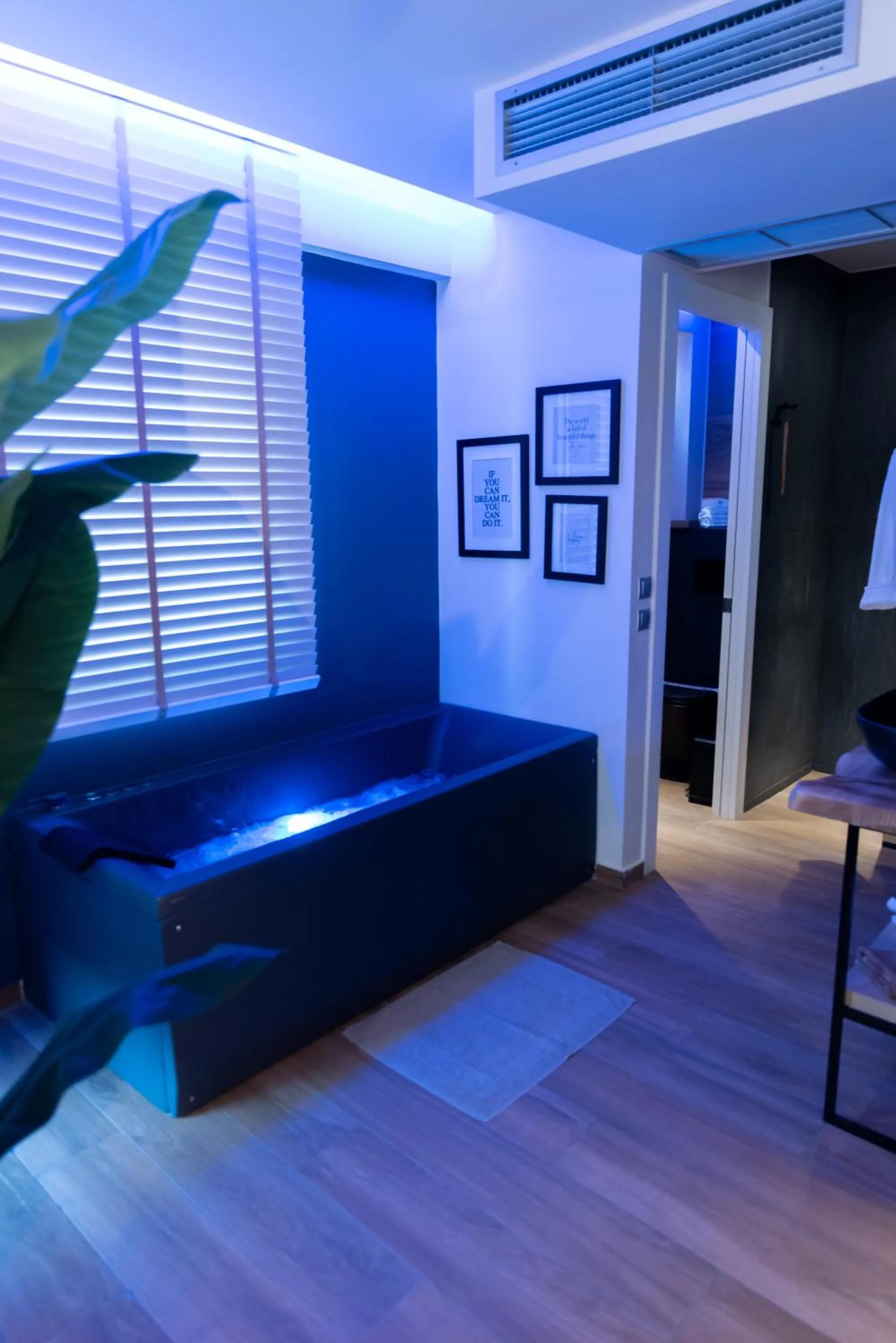 Bedroom, Bed in SKS Luxury Suites & Rooms