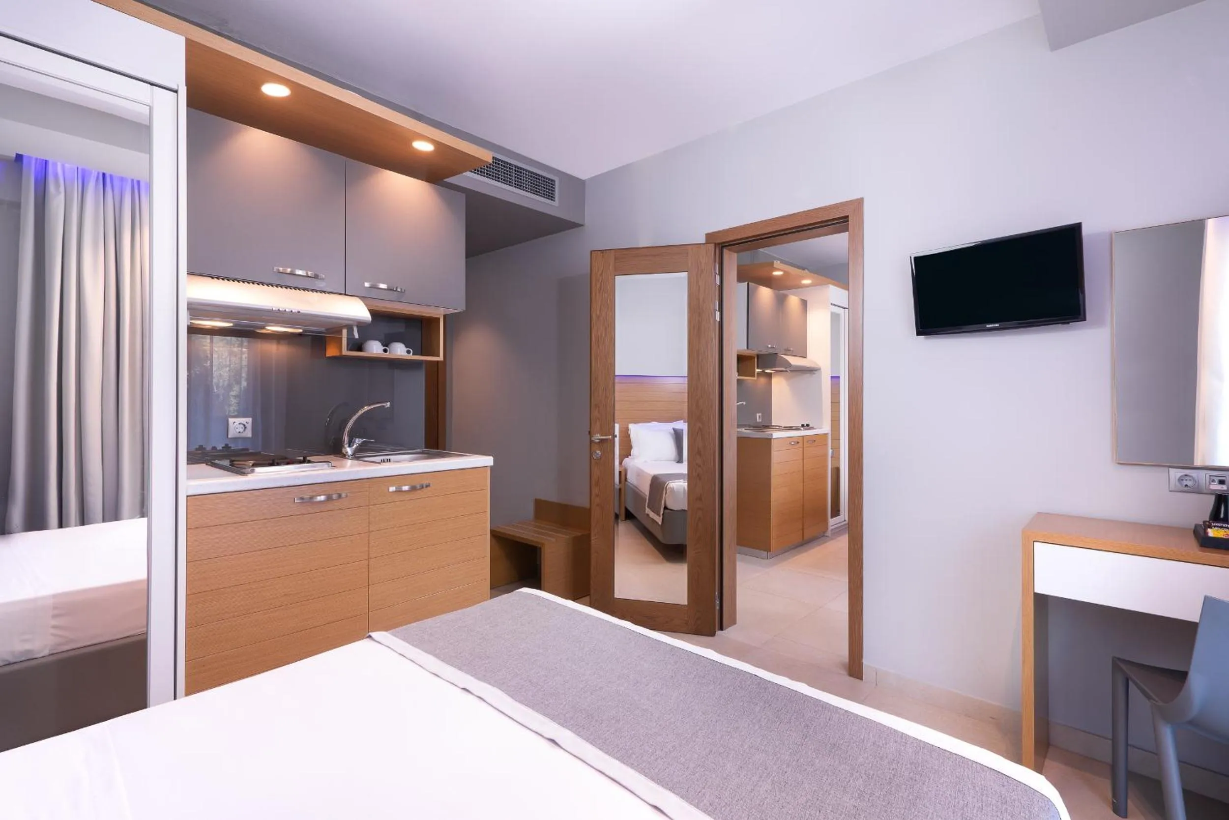 Bathroom, Bed in SKS Luxury Suites & Rooms