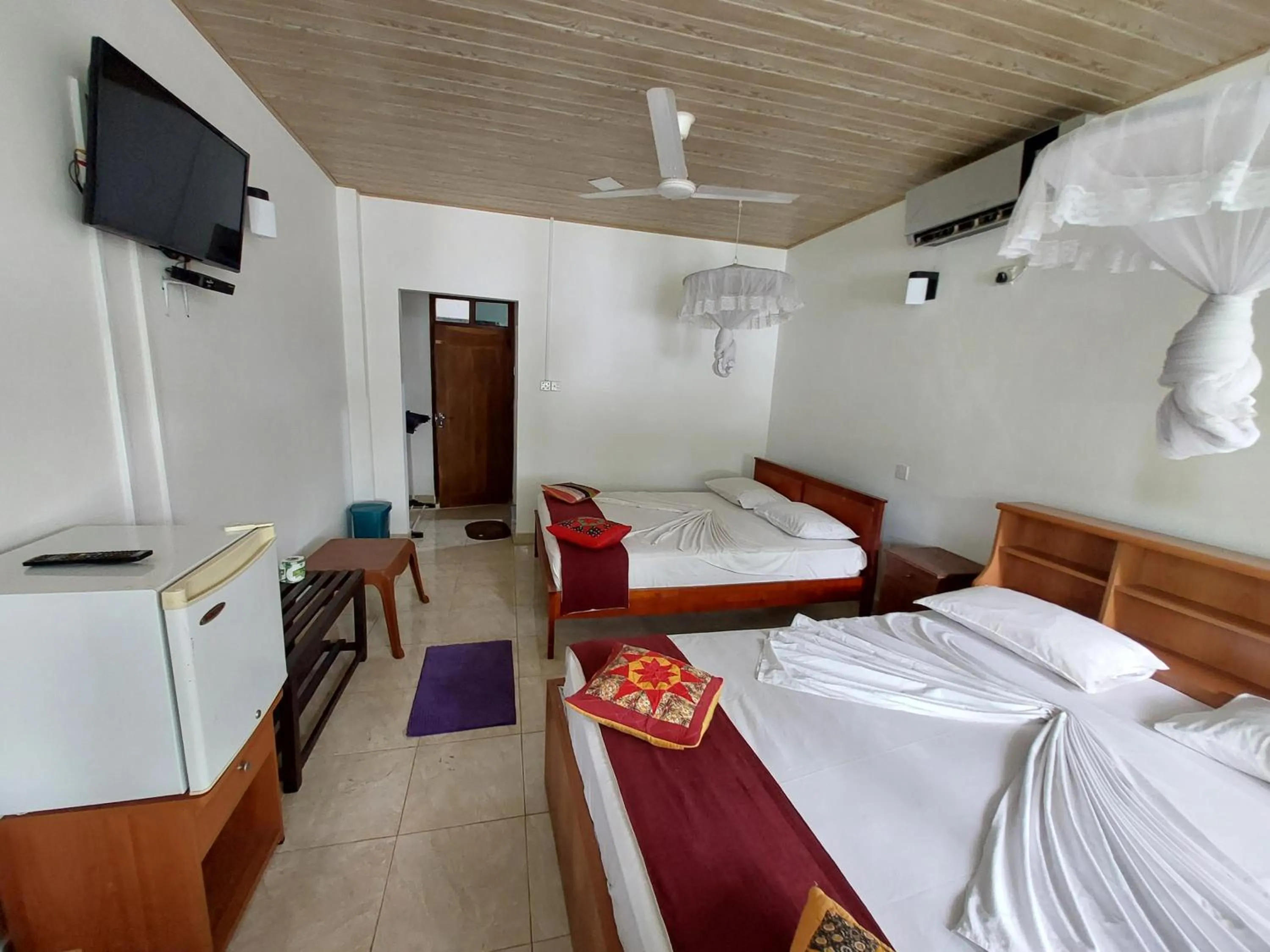 Lake Wave Hotel