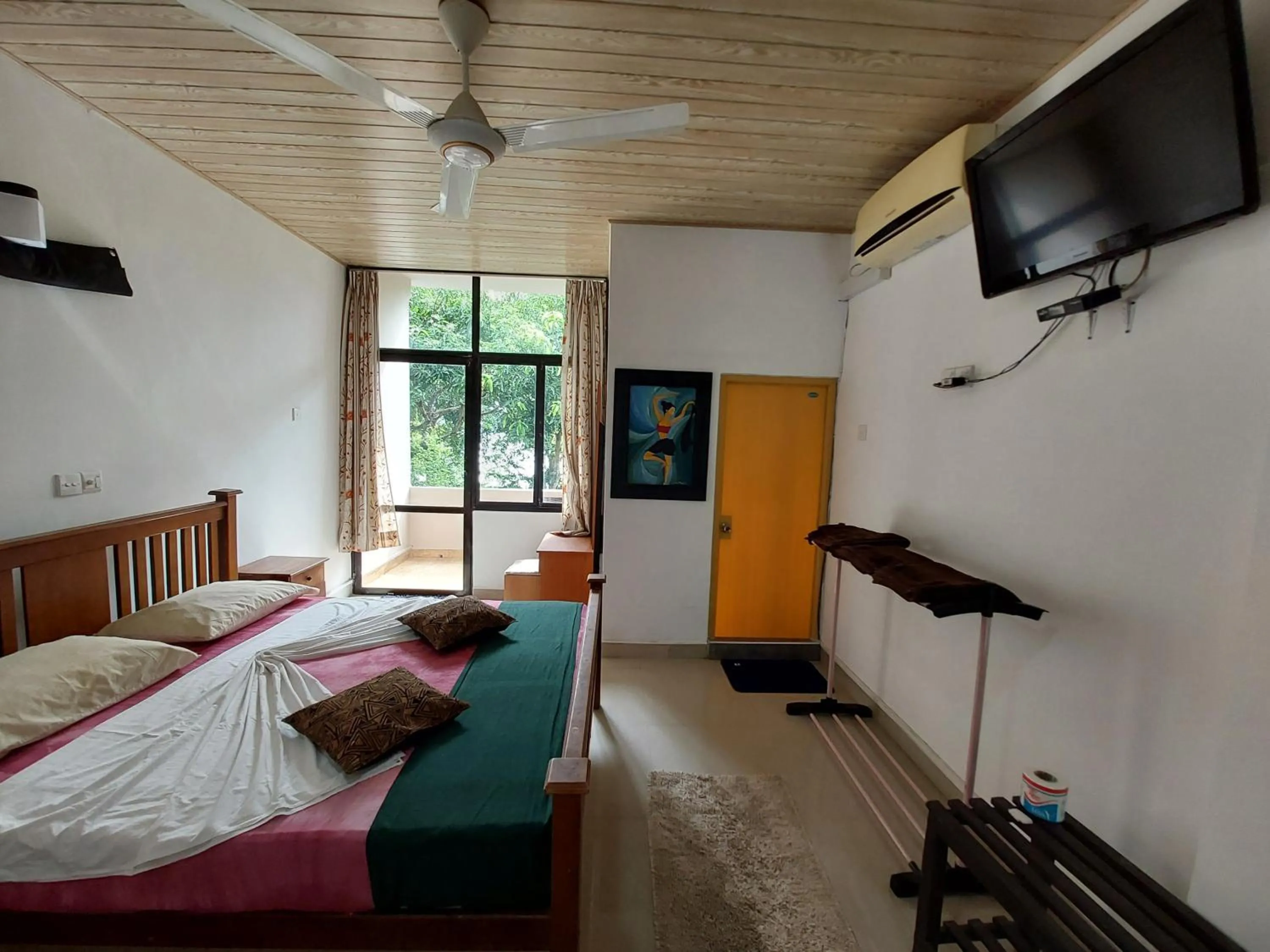 Lake Wave Hotel