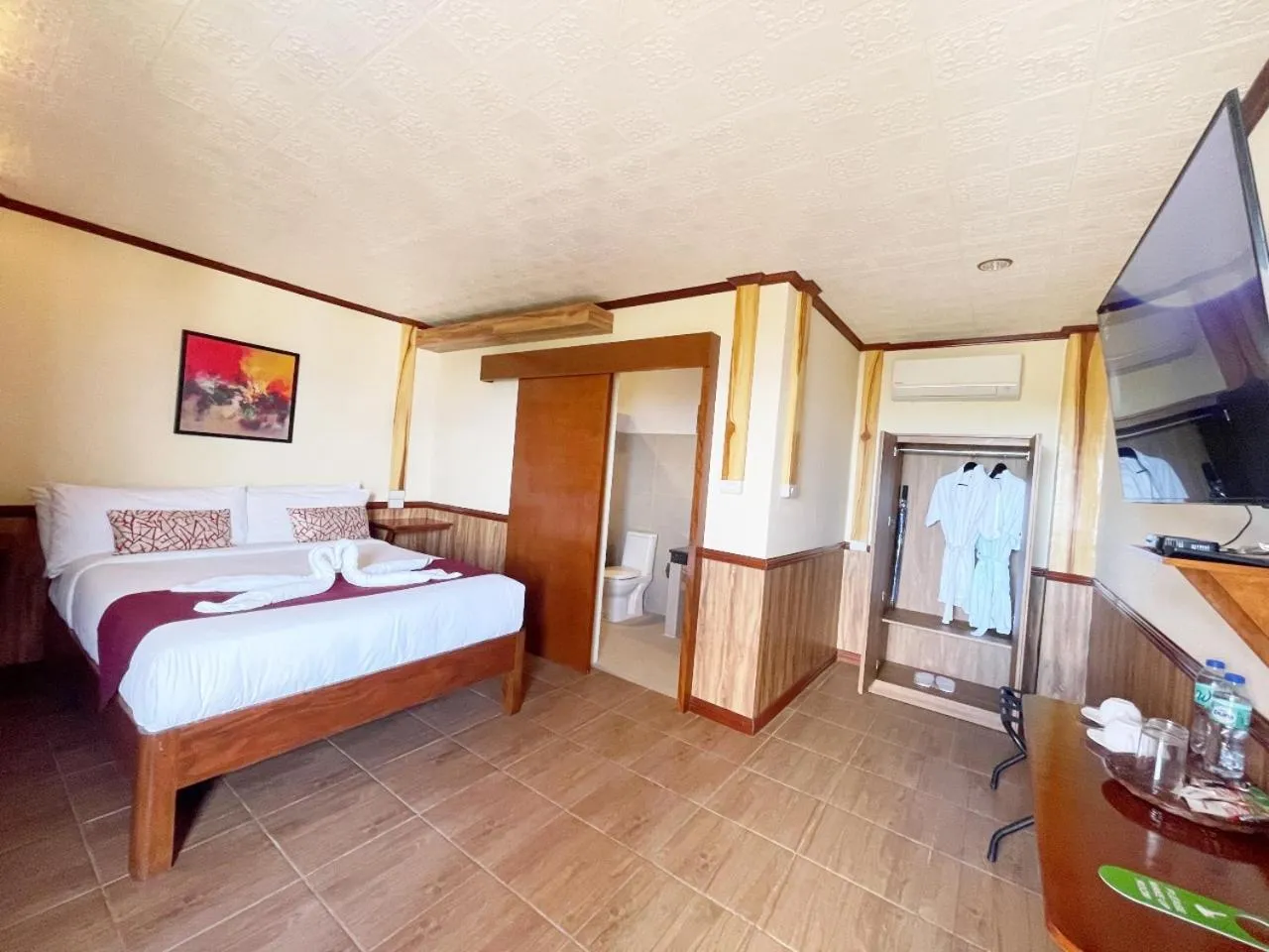 Photo of the whole room, Bed in Verde View Villas