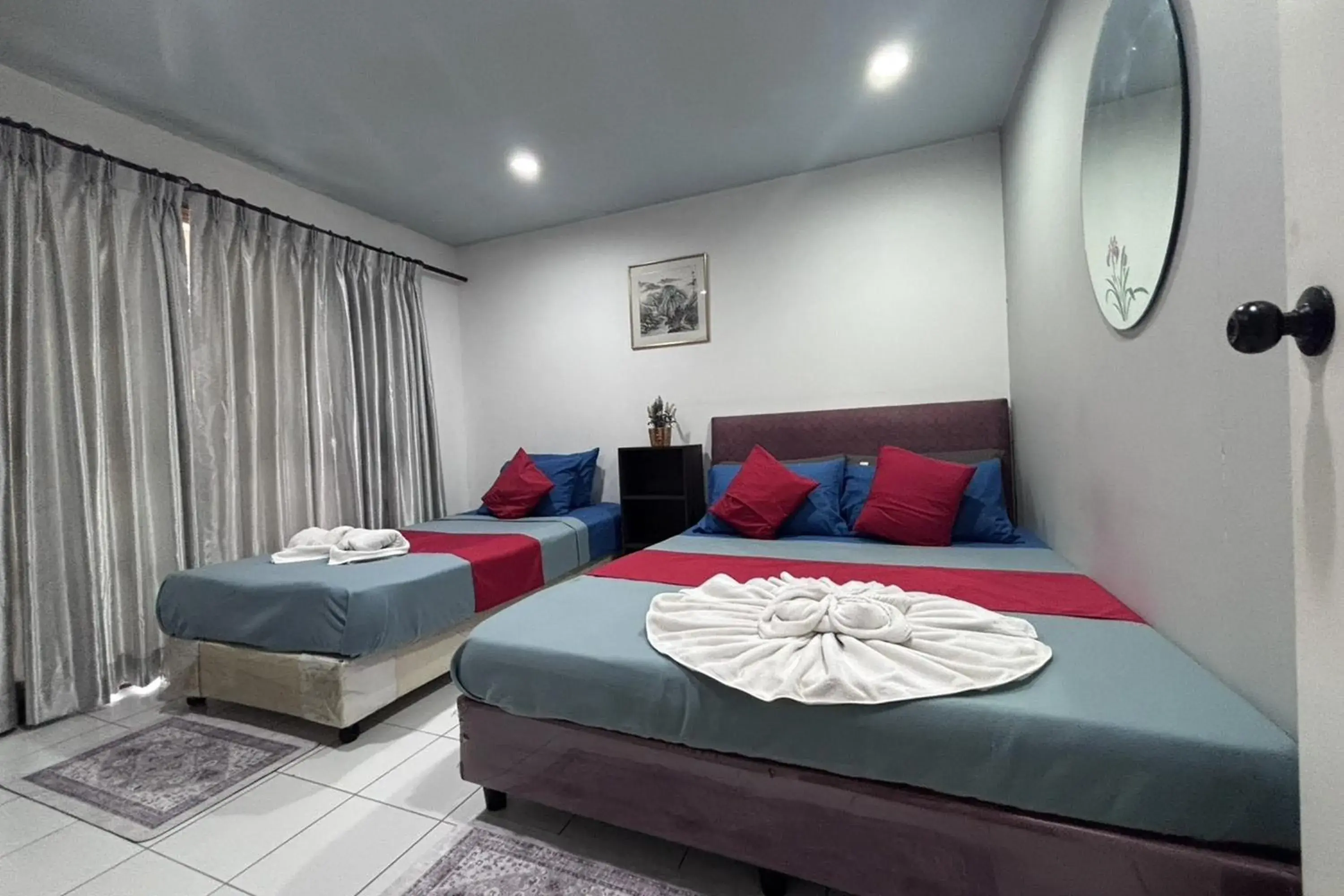 Triple Room with Balcony in Sunshiny-BB Hostel near Punnavithi BTS station Triple Room with Balcony in Sunshiny-BB Hostel near Punnavithi BTS station