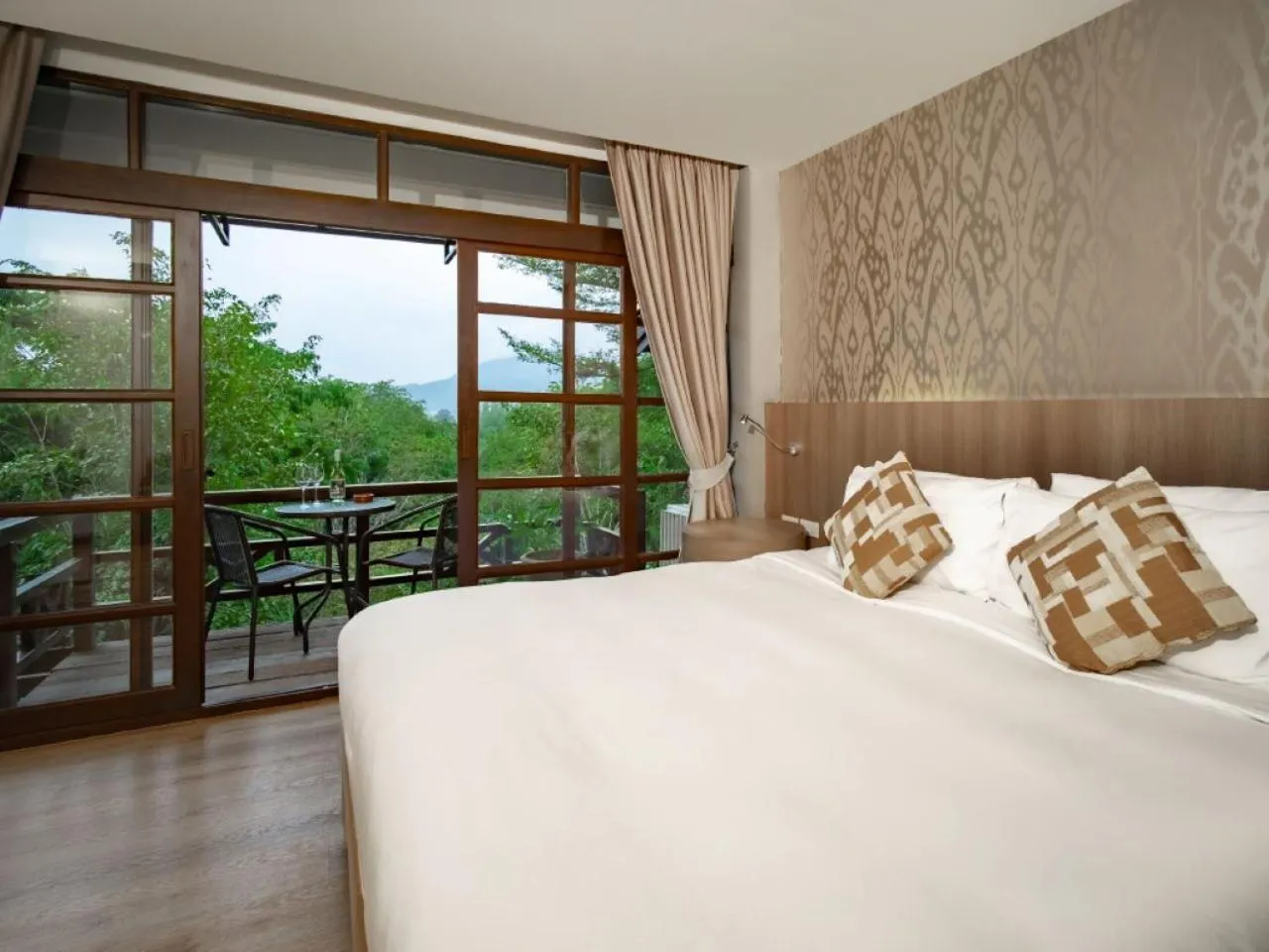 Bed in Issara Boutique Winery Hotel