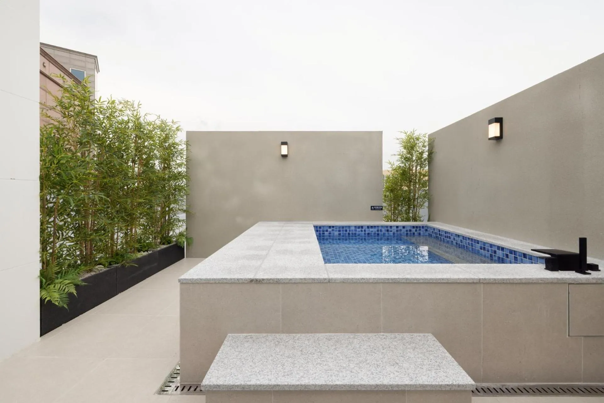 Hot Tub in Anook Hotel Suwon Station