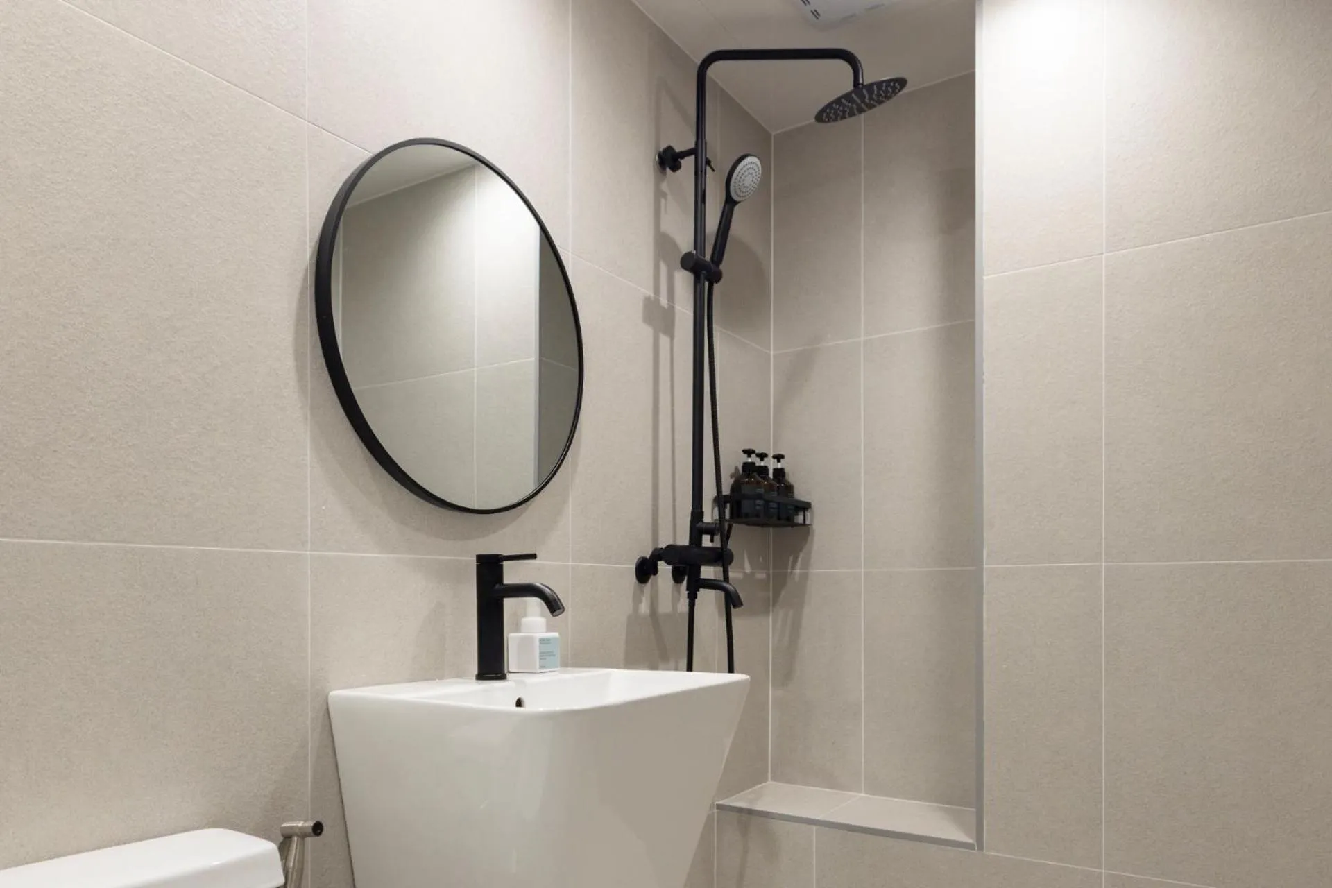 Shower in Anook Hotel Suwon Station