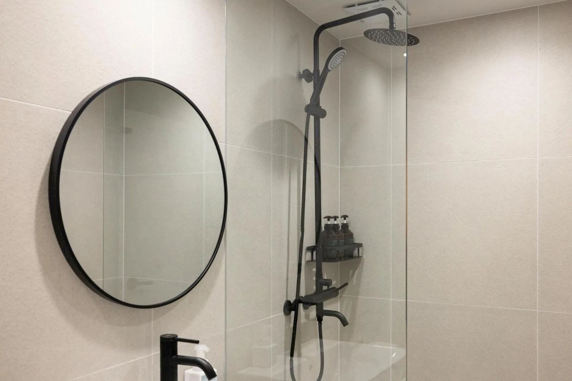 Shower in Anook Hotel Suwon Station