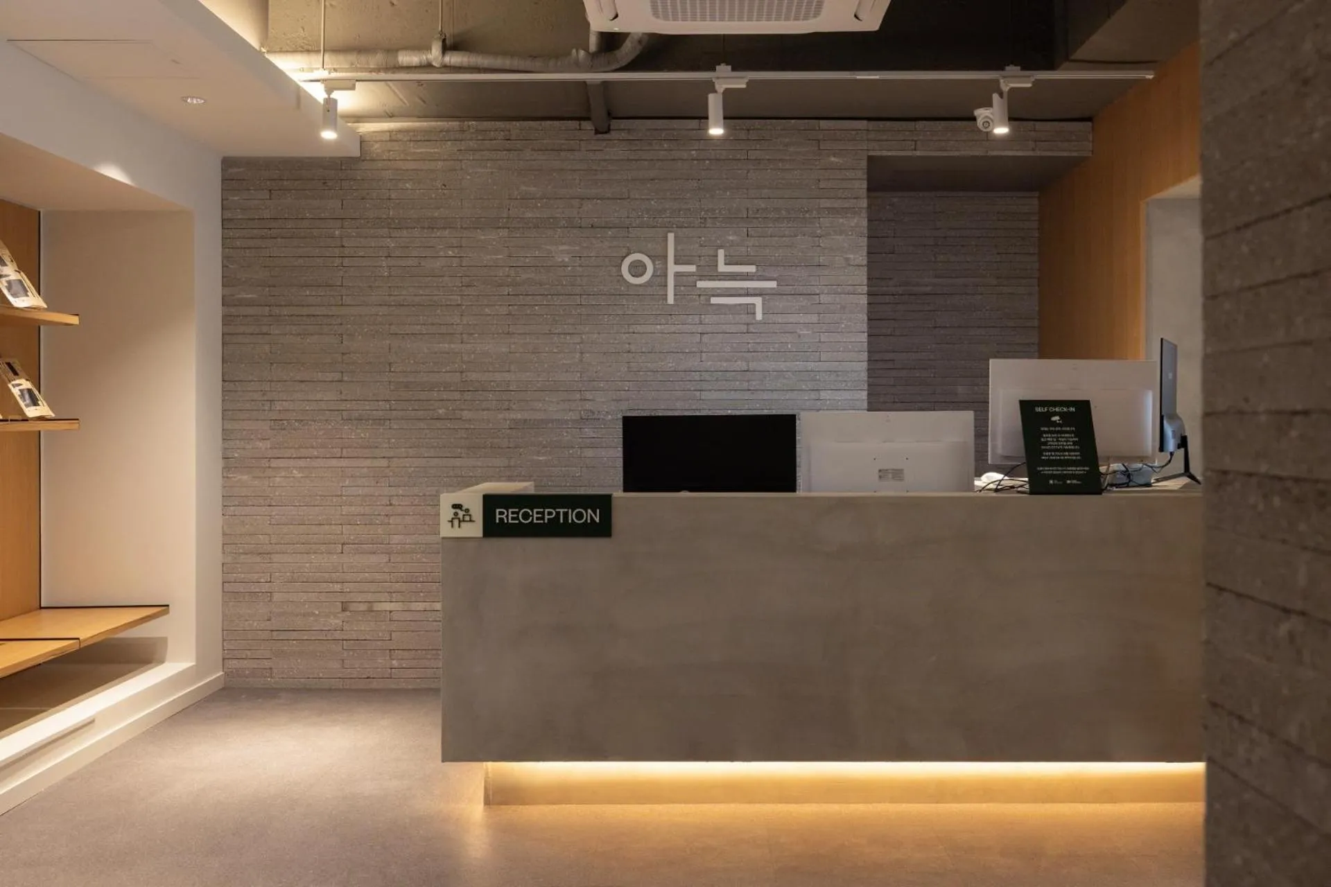 Lobby or reception in Anook Hotel Suwon Station