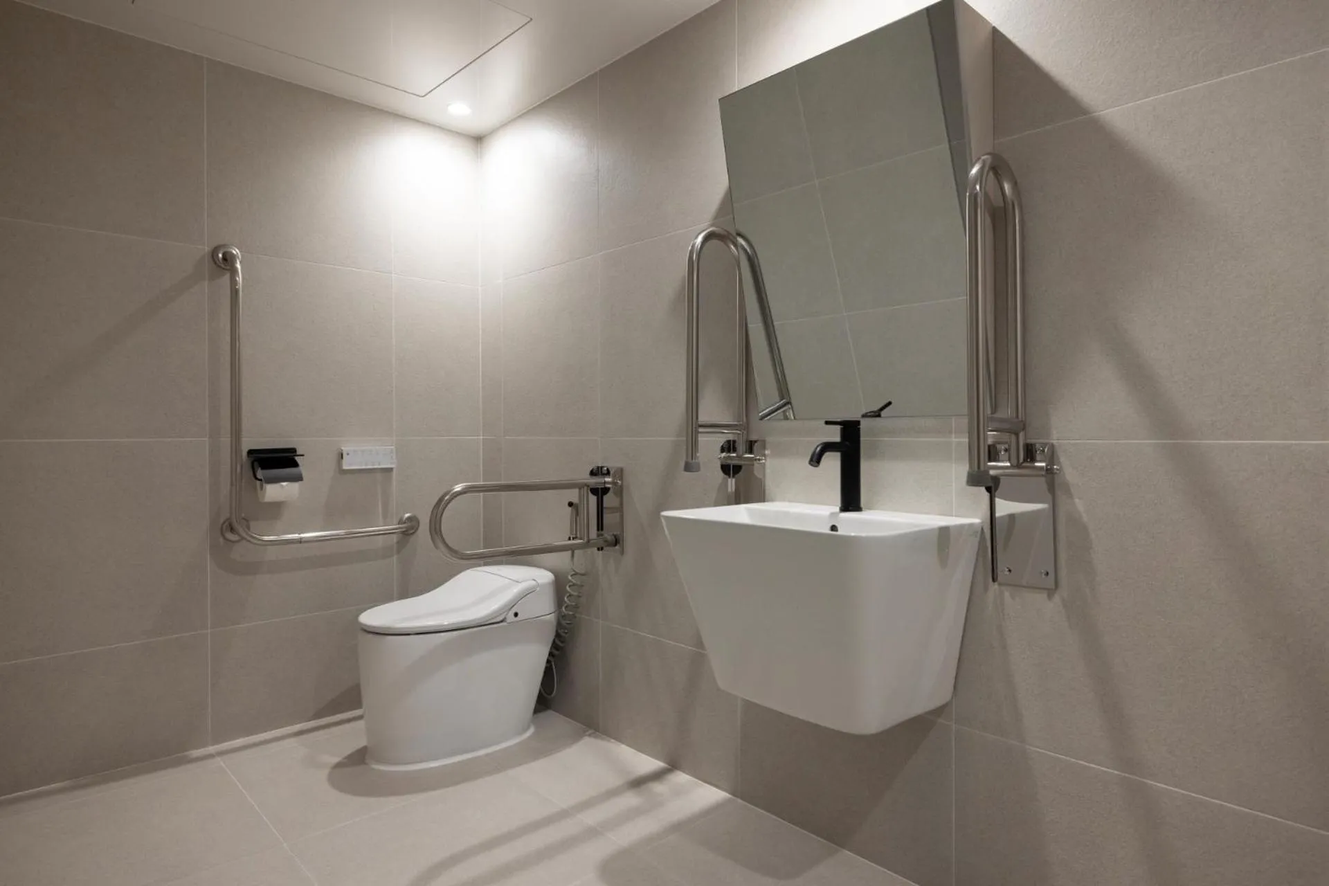 Shower in Anook Hotel Suwon Station