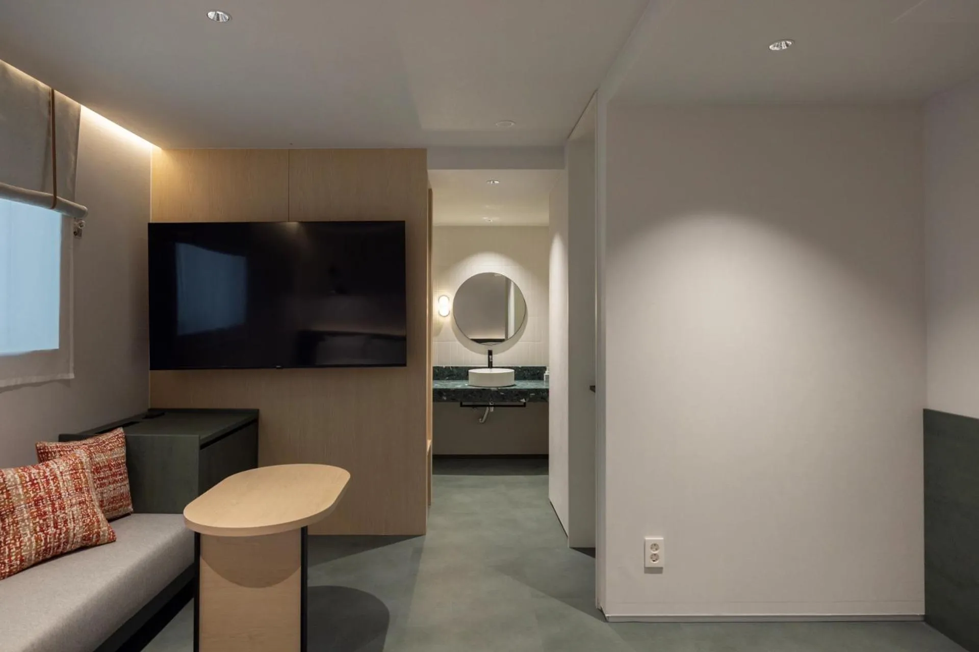 TV and multimedia in Anook Hotel Suwon Station