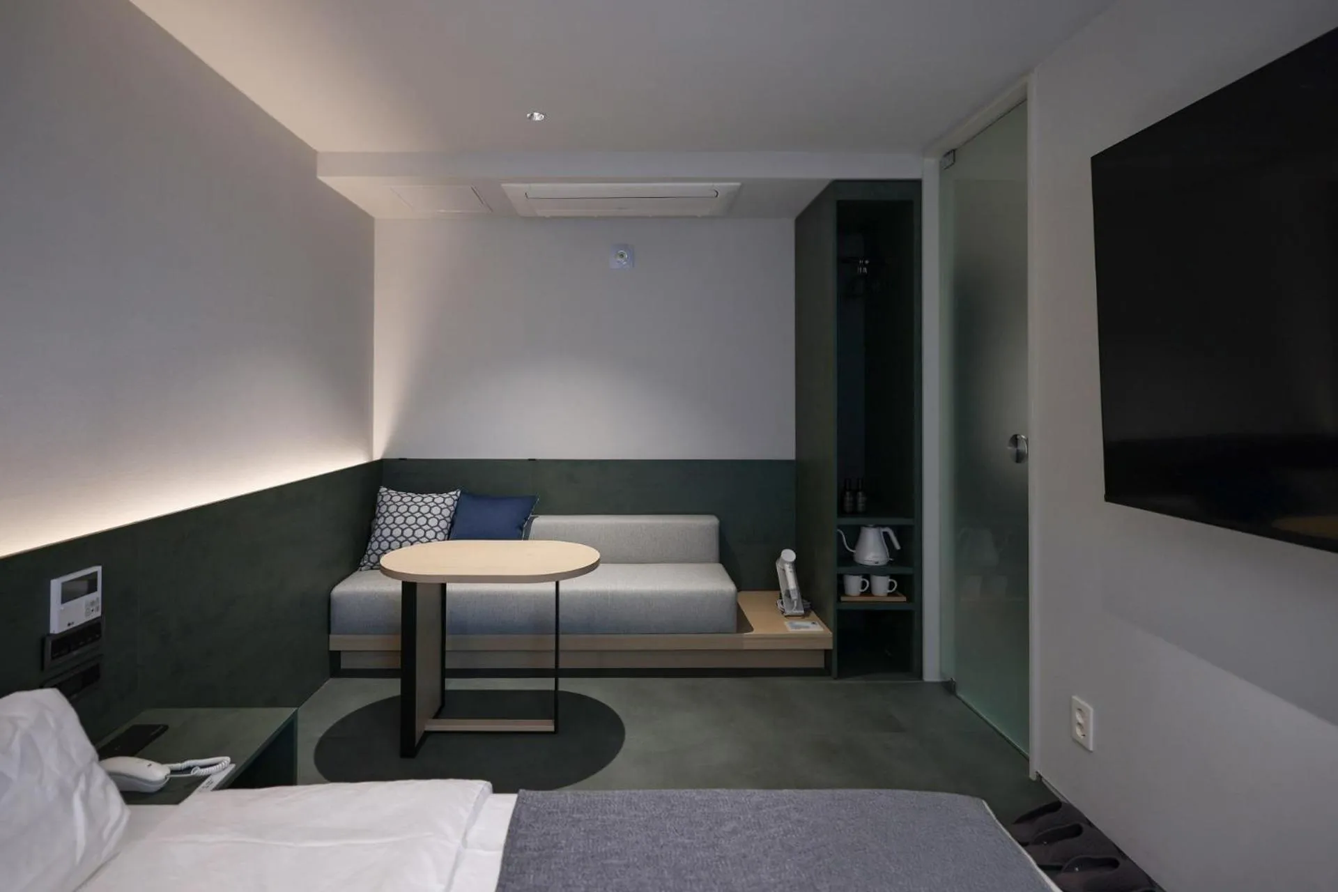 Photo of the whole room, Bed in Anook Hotel Suwon Station