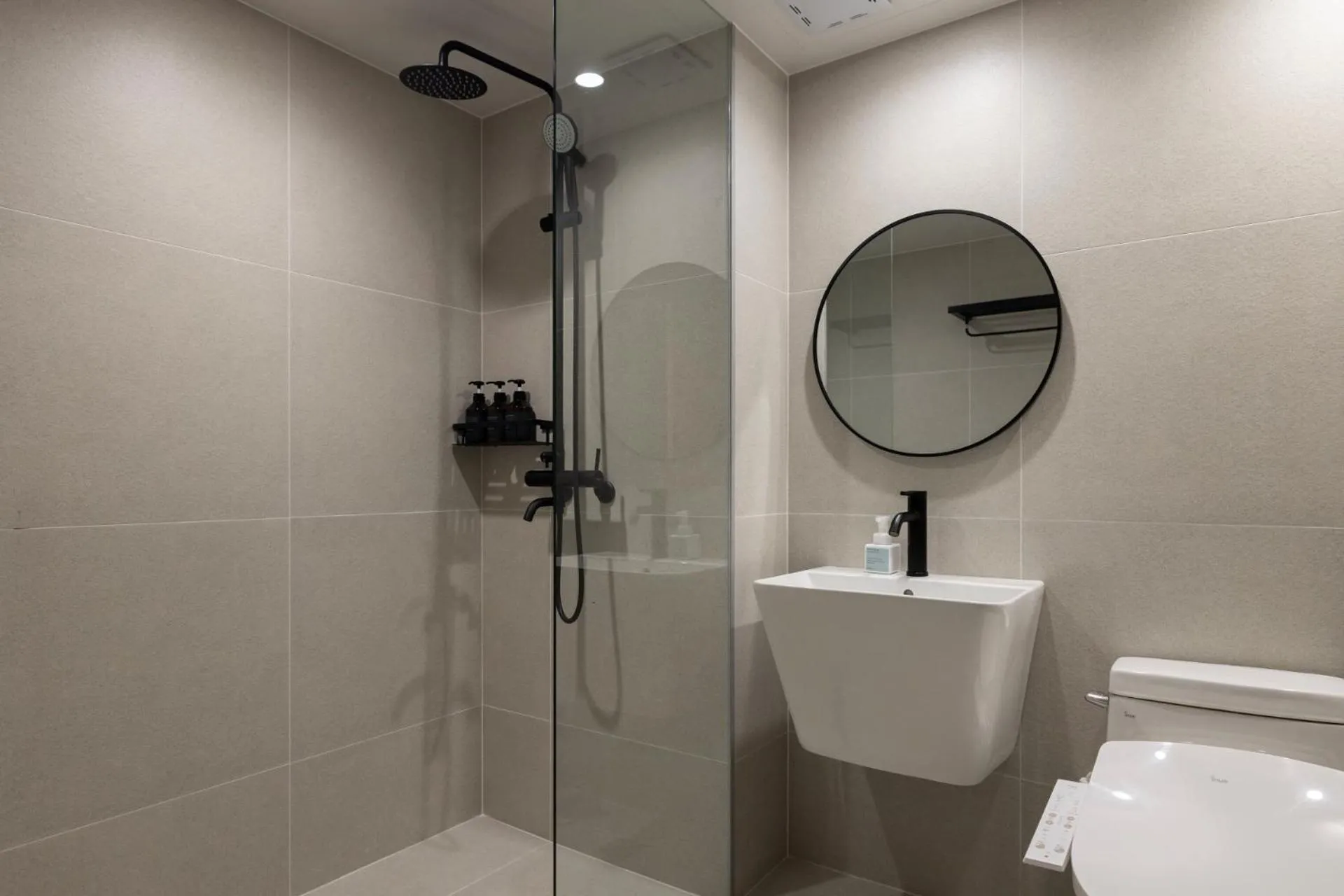 Shower in Anook Hotel Suwon Station