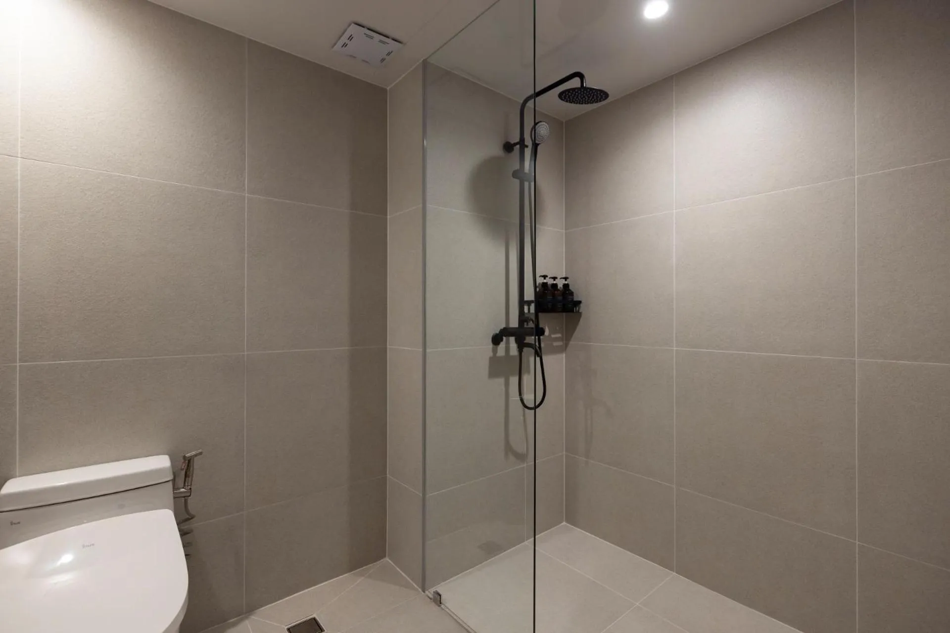 Shower in Anook Hotel Suwon Station