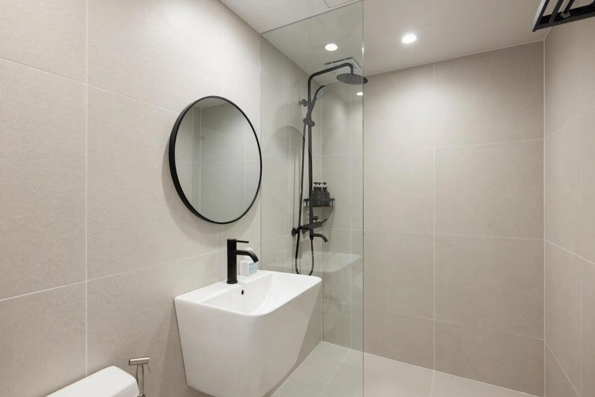 Shower in Anook Hotel Suwon Station