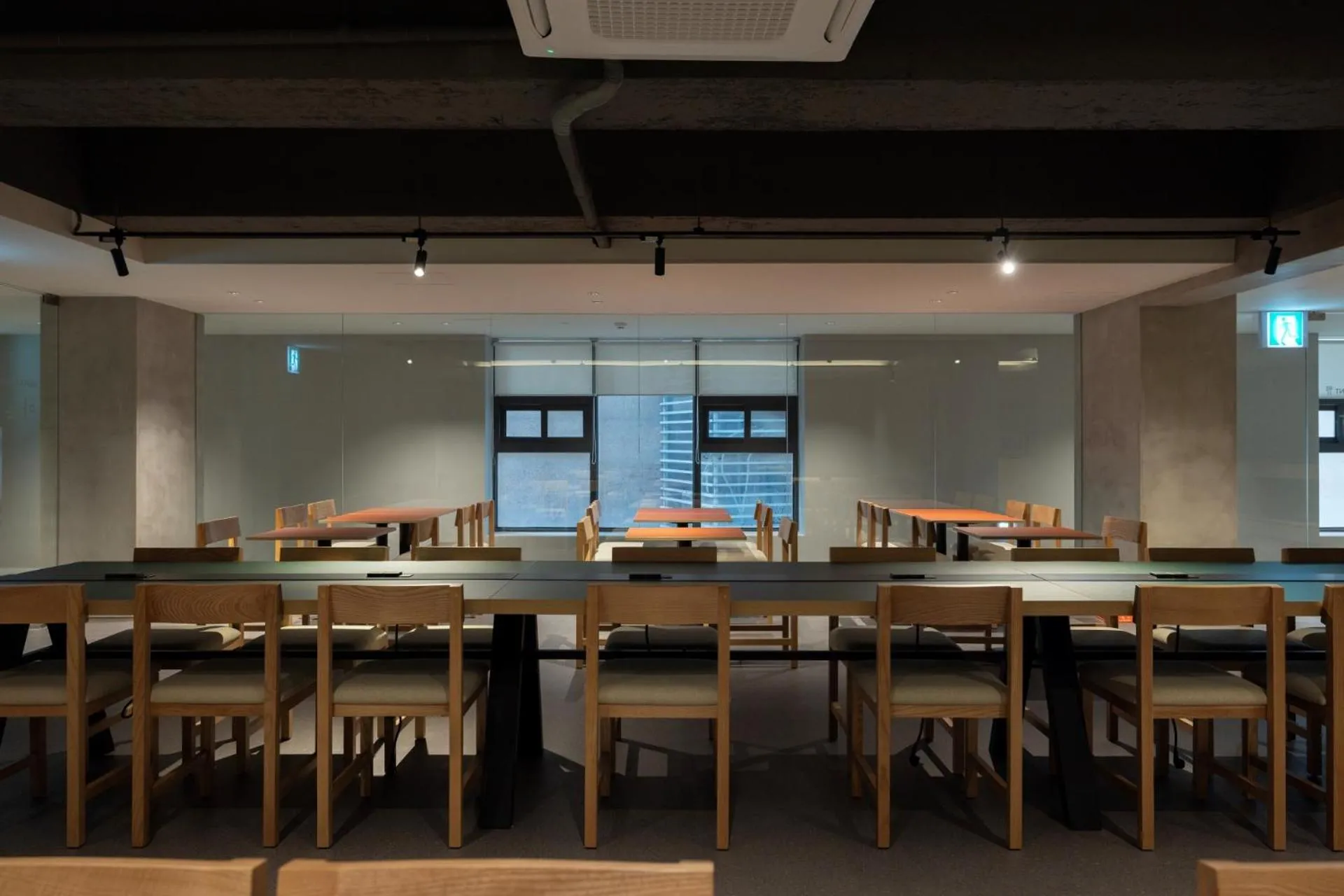 Restaurant/places to eat in Anook Hotel Suwon Station